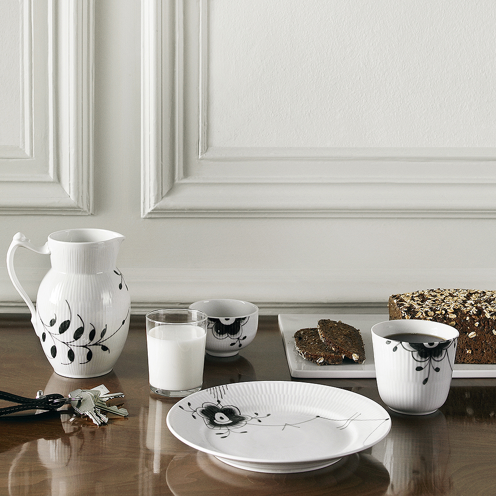 Royal Copenhagen Black Fluted Mega Termosmuki 26 cl