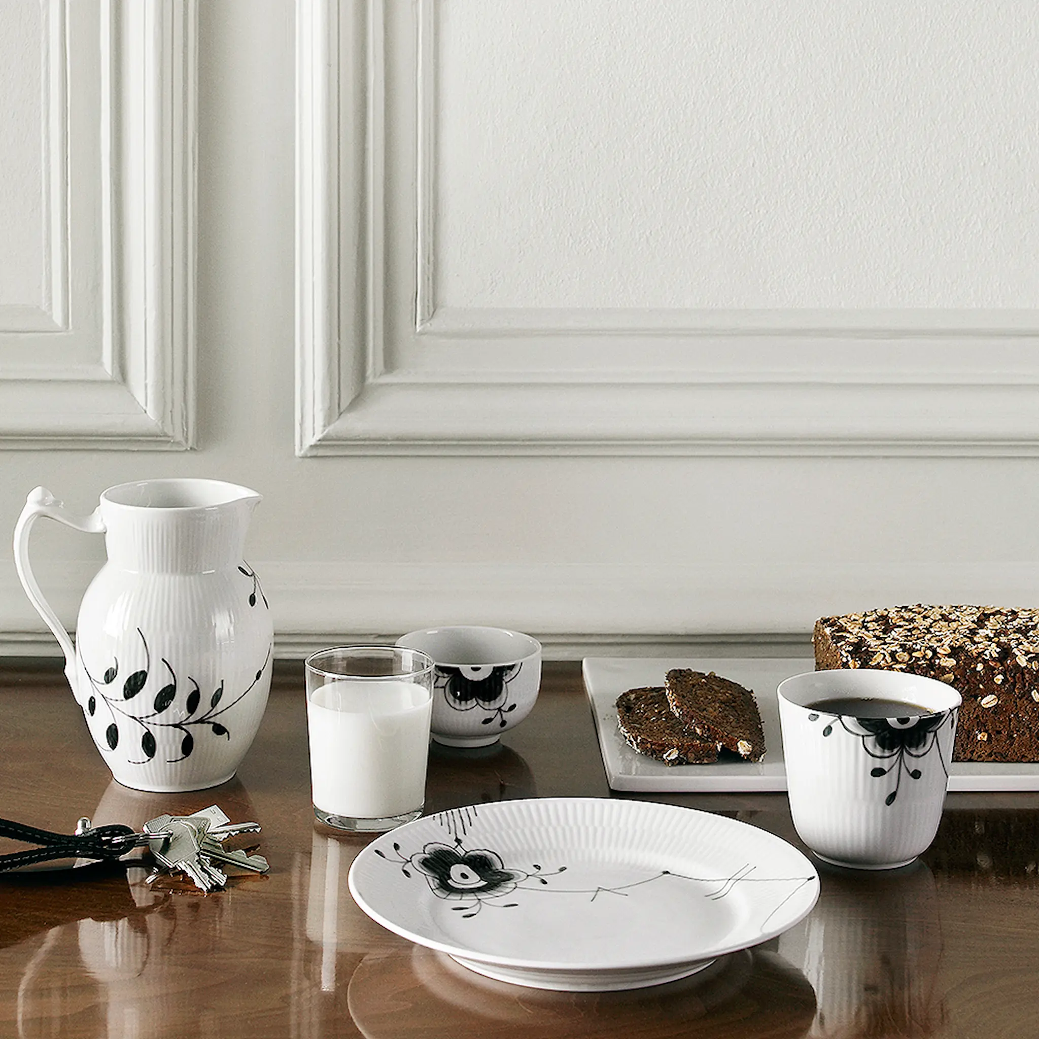 Royal Copenhagen Black Fluted Mega Termomugg 26 cl
