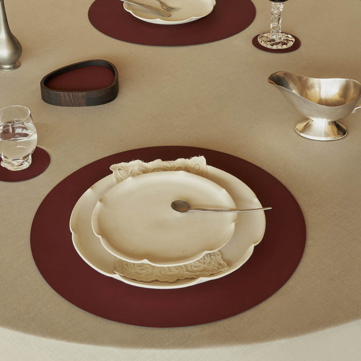 LIND DNA Nupo Circle bordstablett 38 cm Burgundy