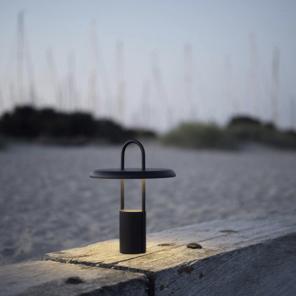 Stelton Pier LED-valaisin Musta