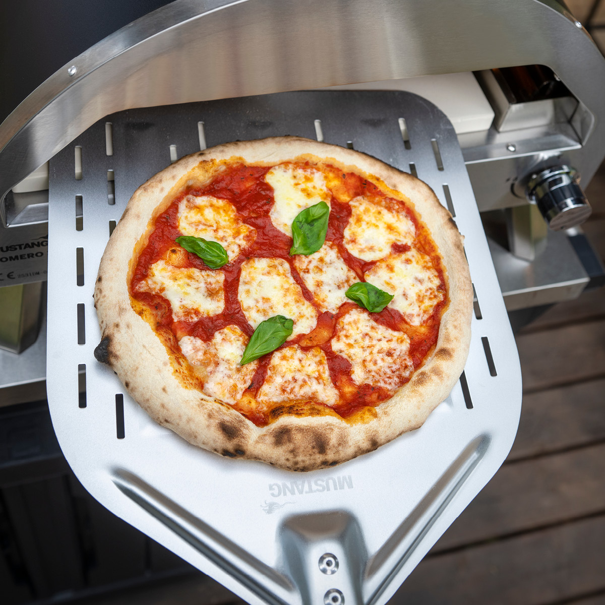 Mustang Pizzaspade perforerad B33 cm L