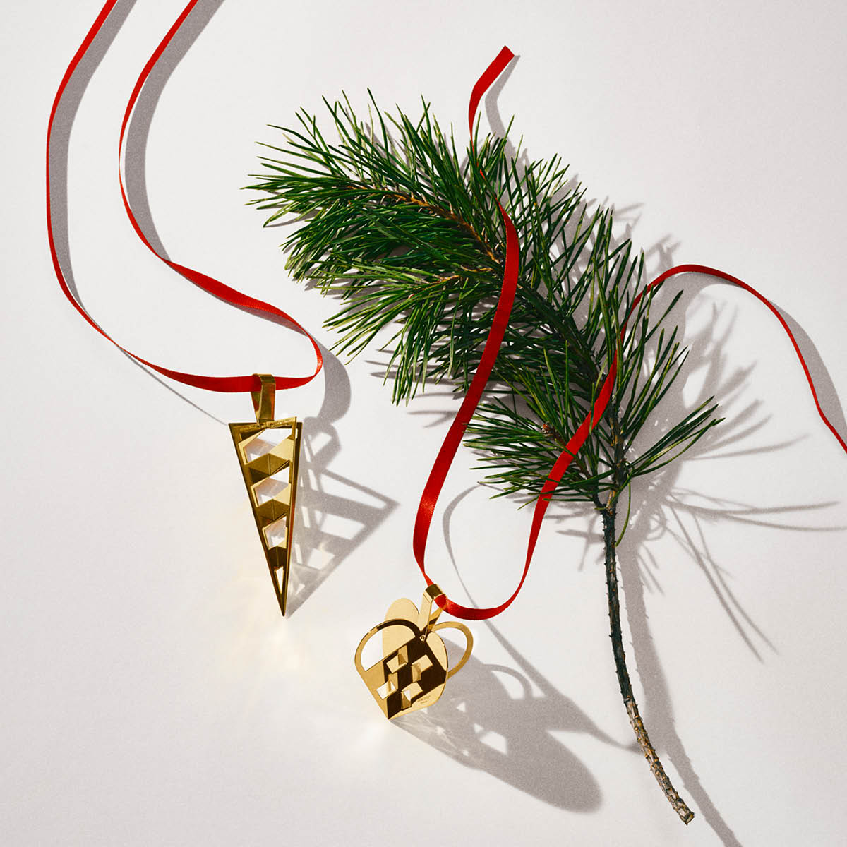 Georg Jensen Jul 2025 julhänge 2 delar hjärta & strut guld/röd