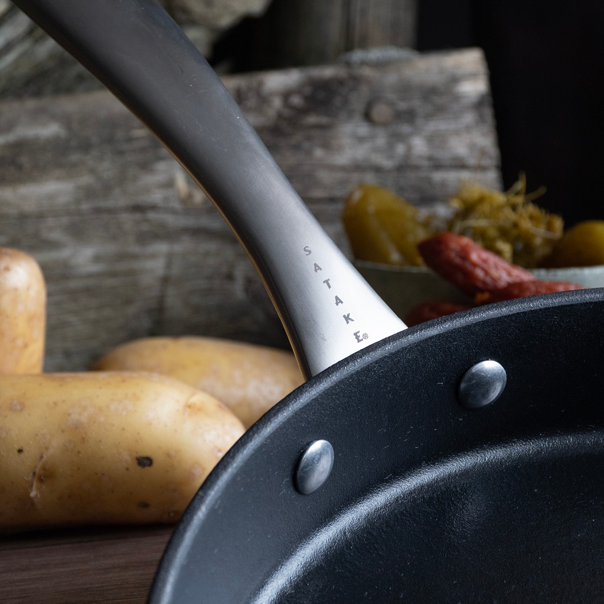 Satake Gjutjärnspanna 29 cm Mattsvart