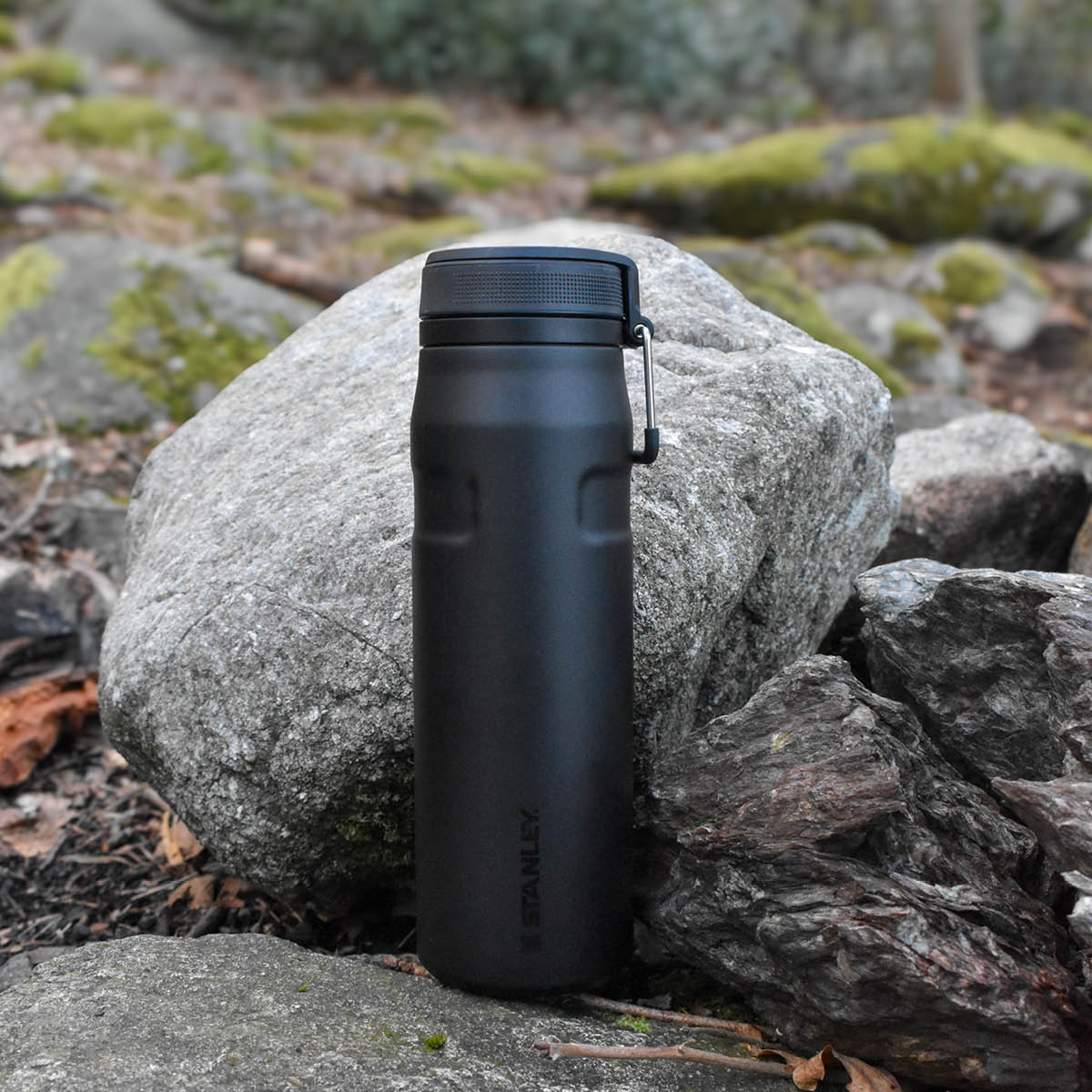 Stanley IceFlow Twist Flip Termospullo 0,7 L Musta