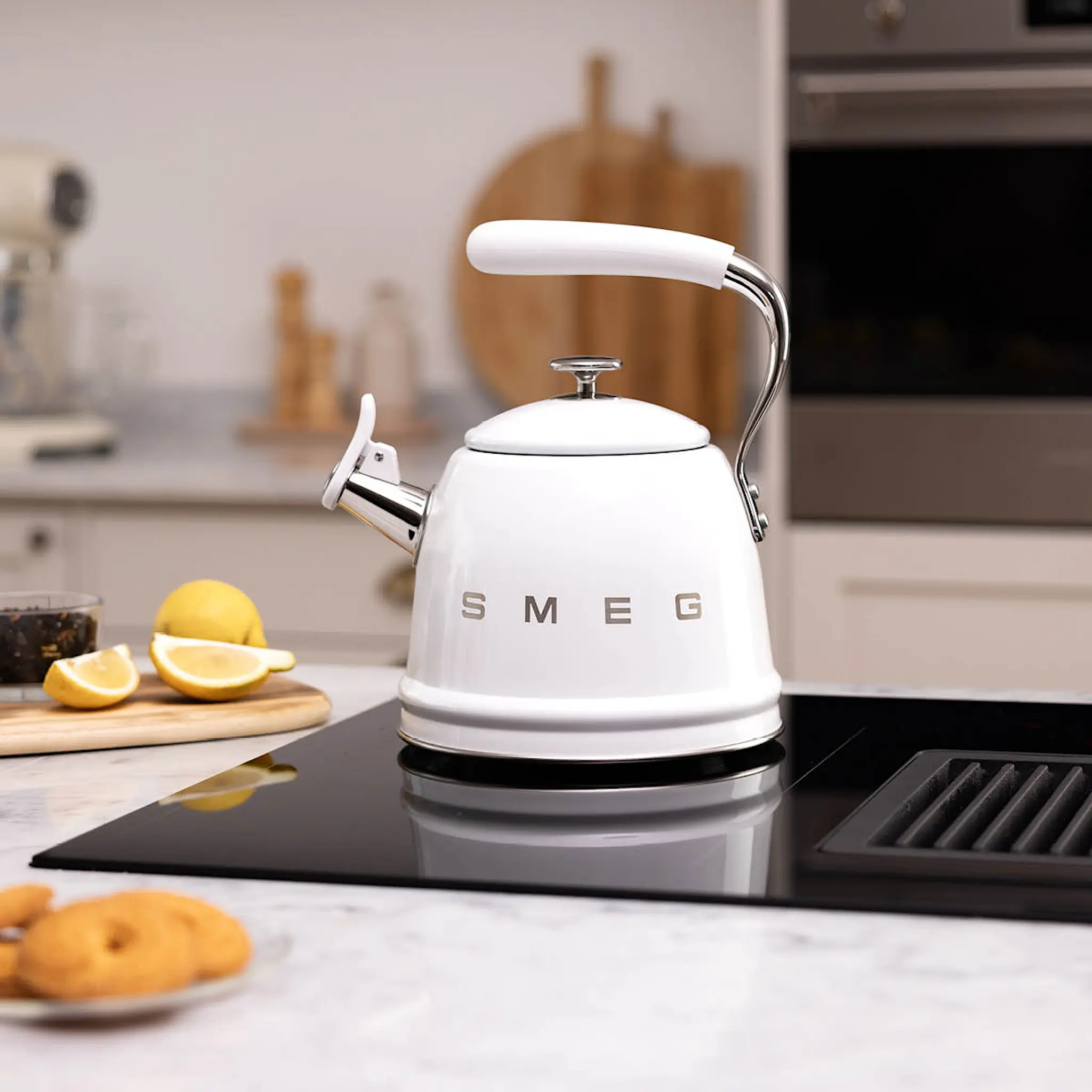 Smeg Vannkjele WKF01 2,3L hvit