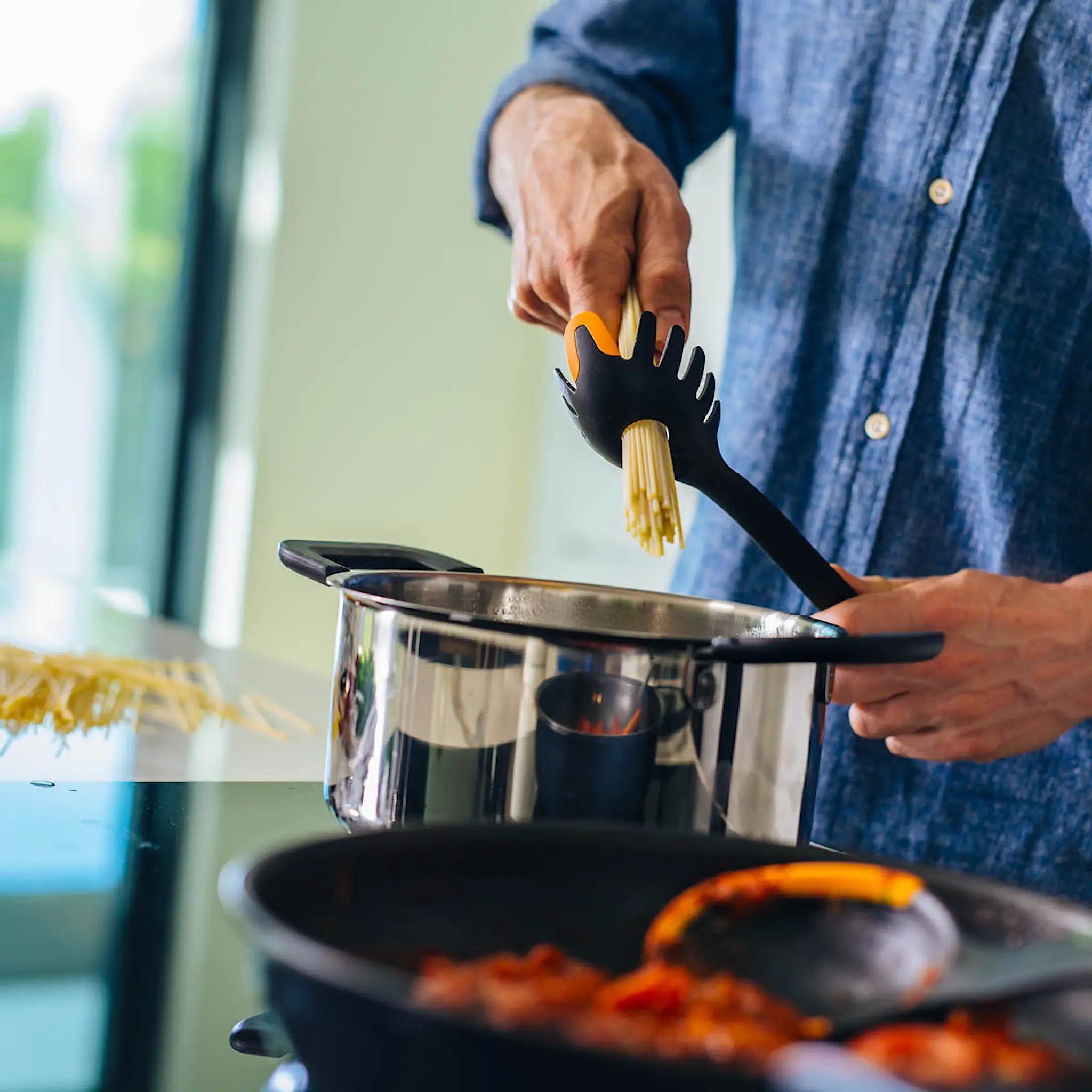 Fiskars Functional Form Pastaslev 29 cm Svart