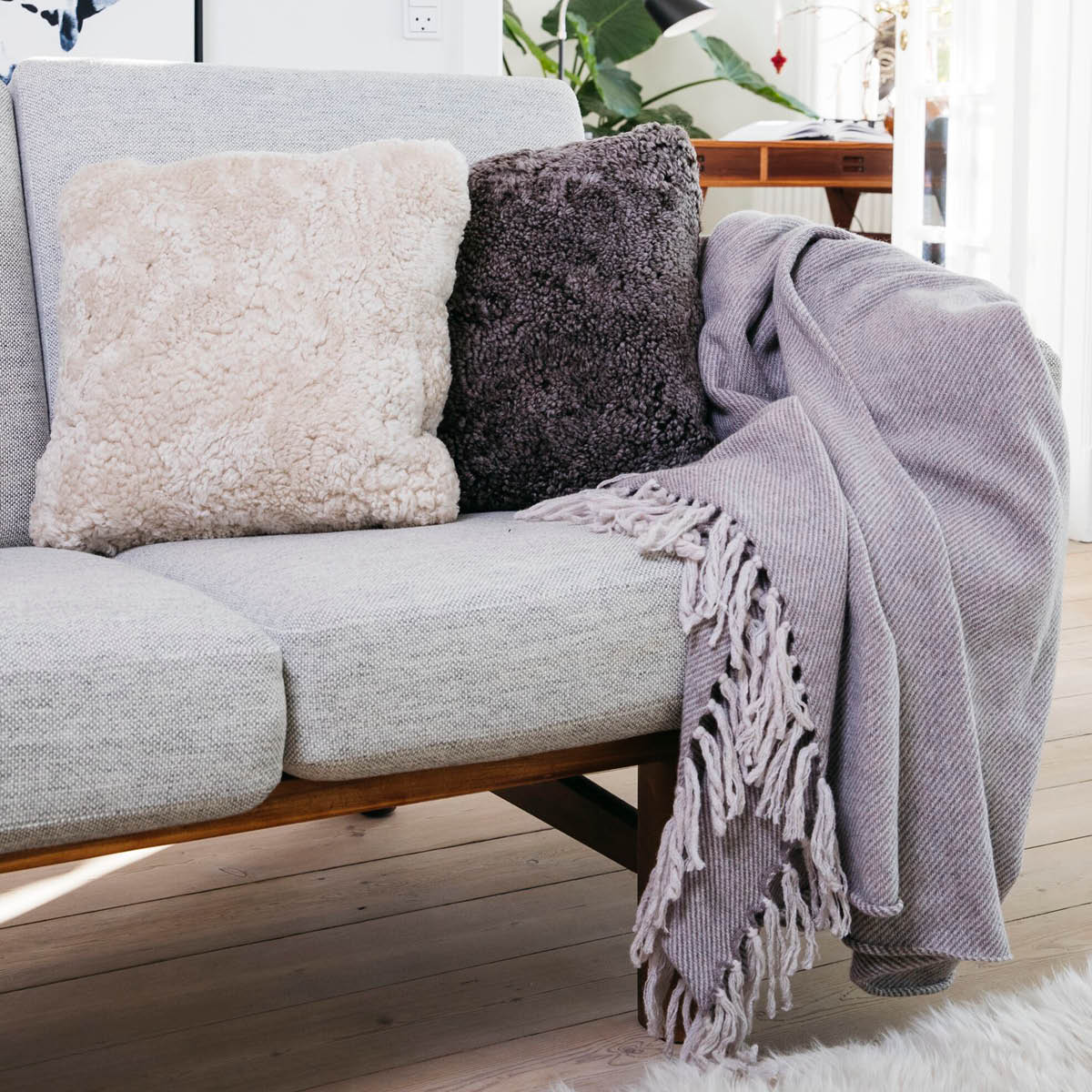 Natures Collection Pute new zealand saueskinn kort ull 40x40 cm moon light