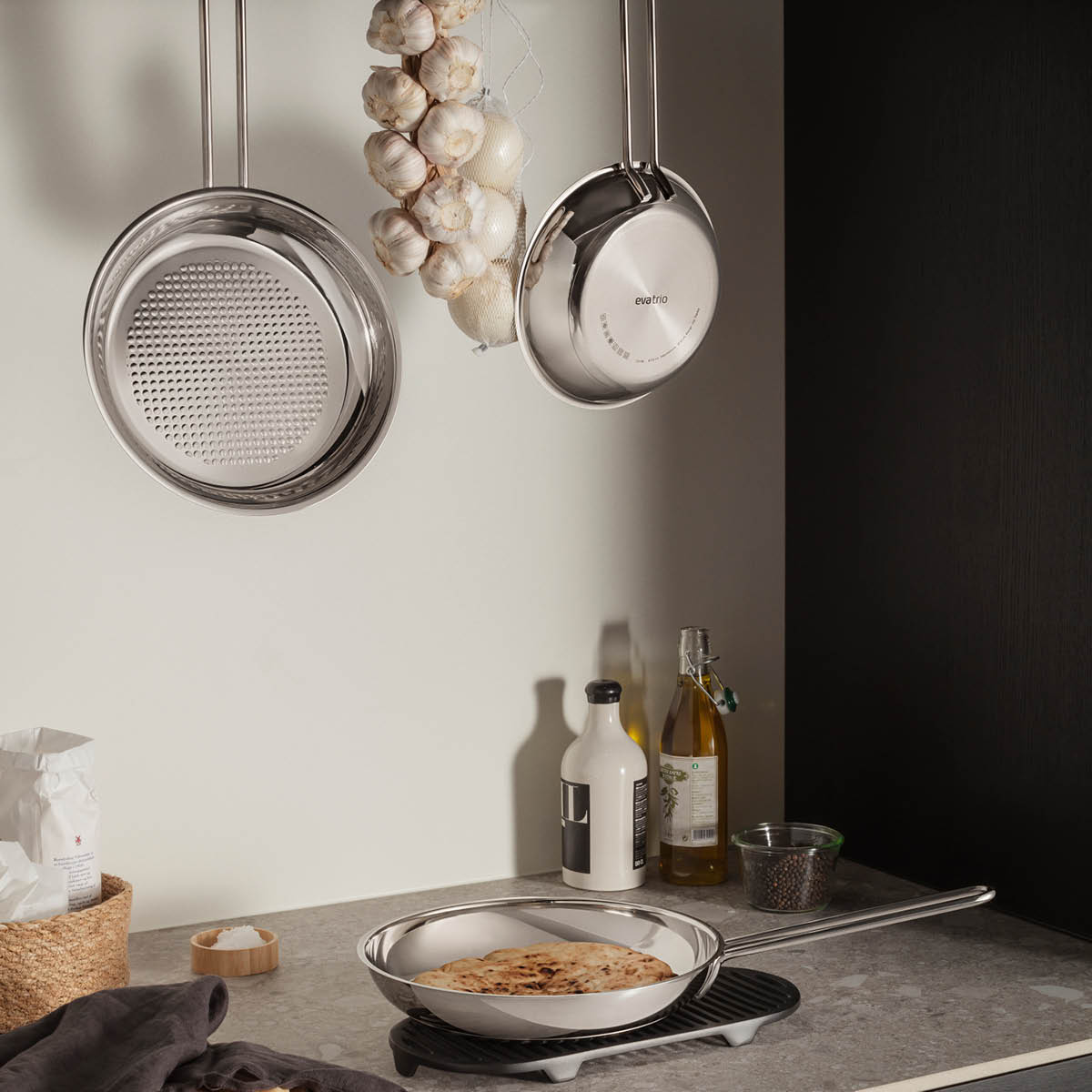 Eva Trio Stainless Steel stekpanna 24+28 cm honeycomb