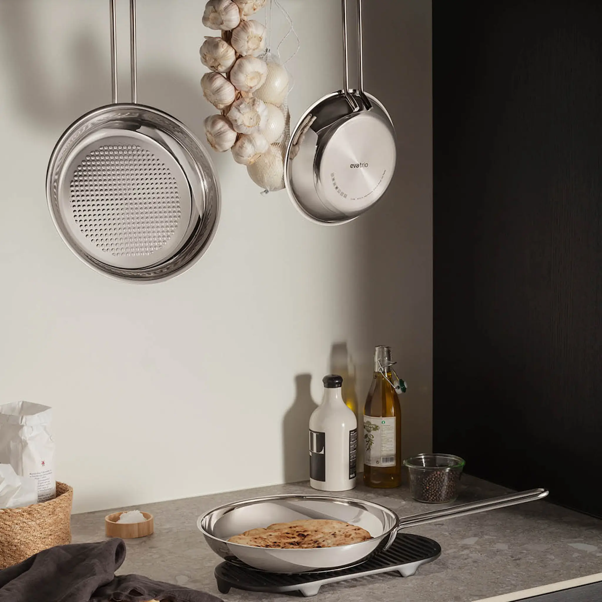 Eva Trio Stainless Steel stekpanna 24+28 cm honeycomb