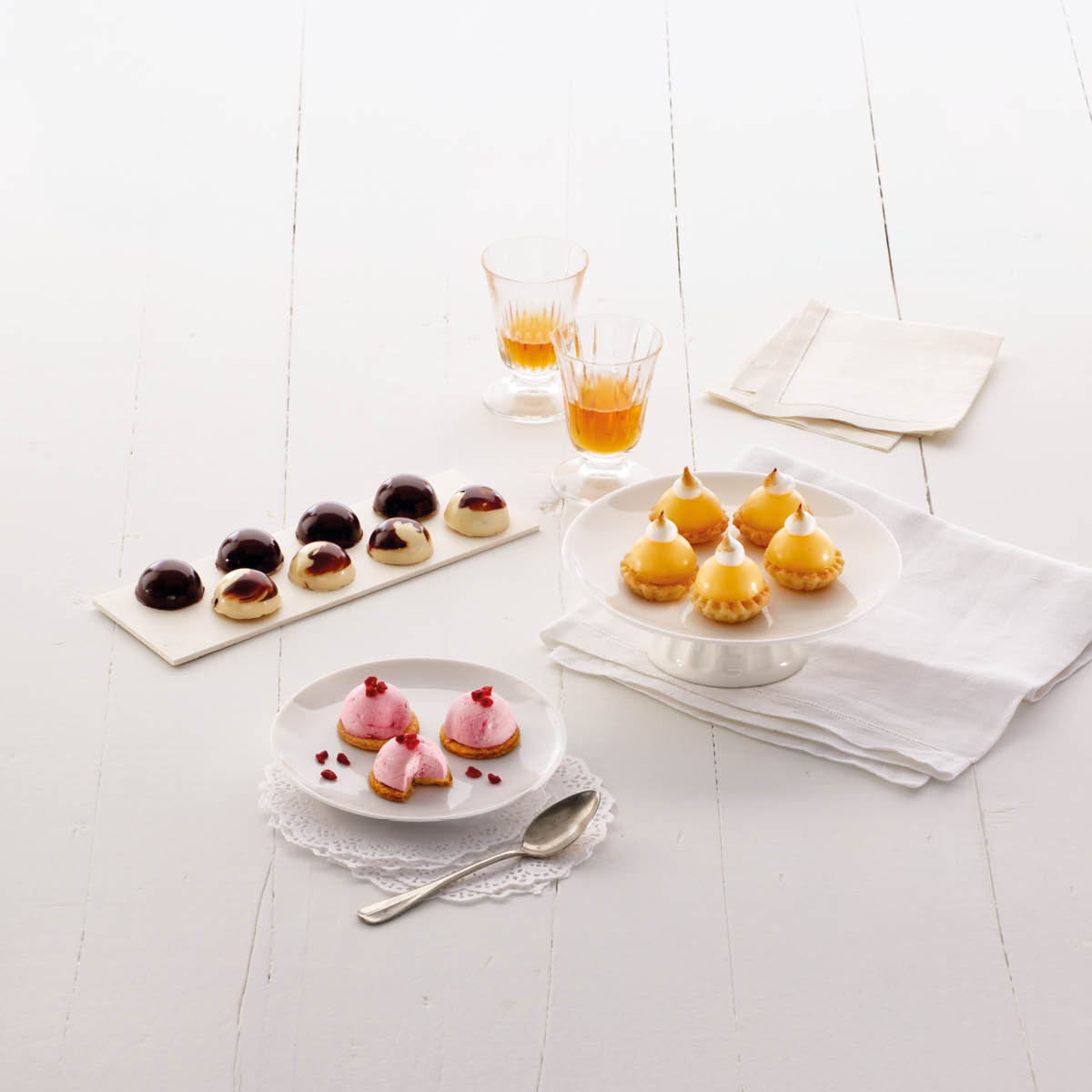 Lékué Silikonform halvklot 24 hål svart