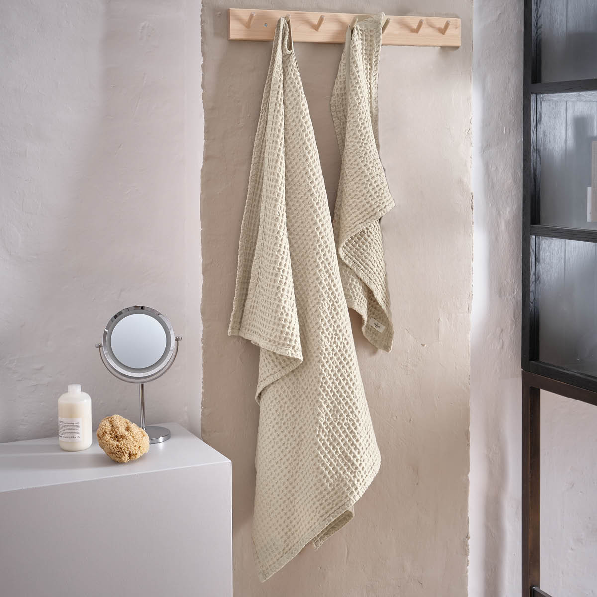 The Organic Company Big Waffle gavesett med håndkle og badelaken hvit