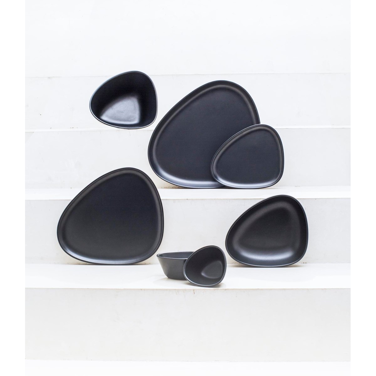 LIND DNA Curve Stoneware frokosttallerken 22x19 cm svart