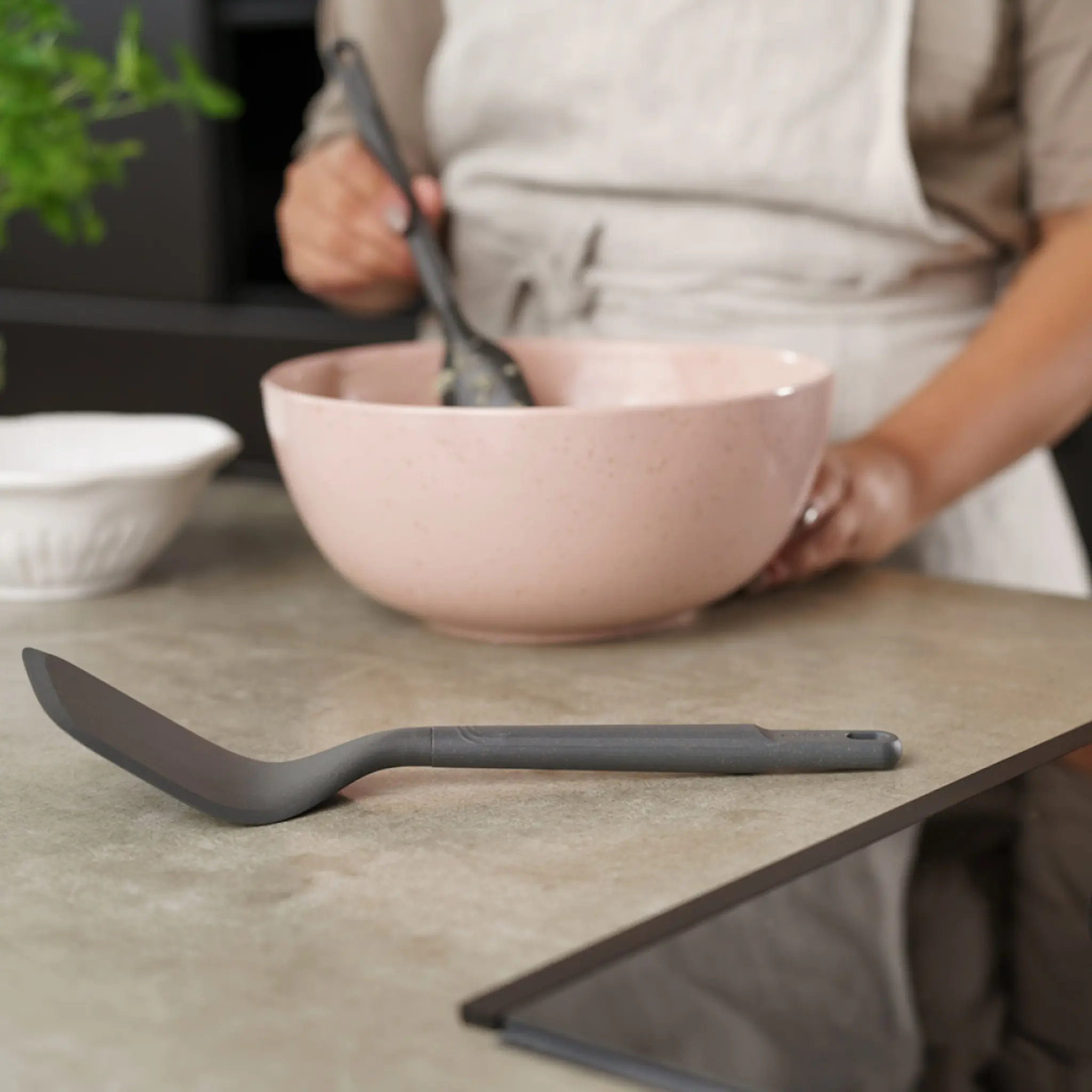 Zyliss Stekspade 29,5 cm Grå