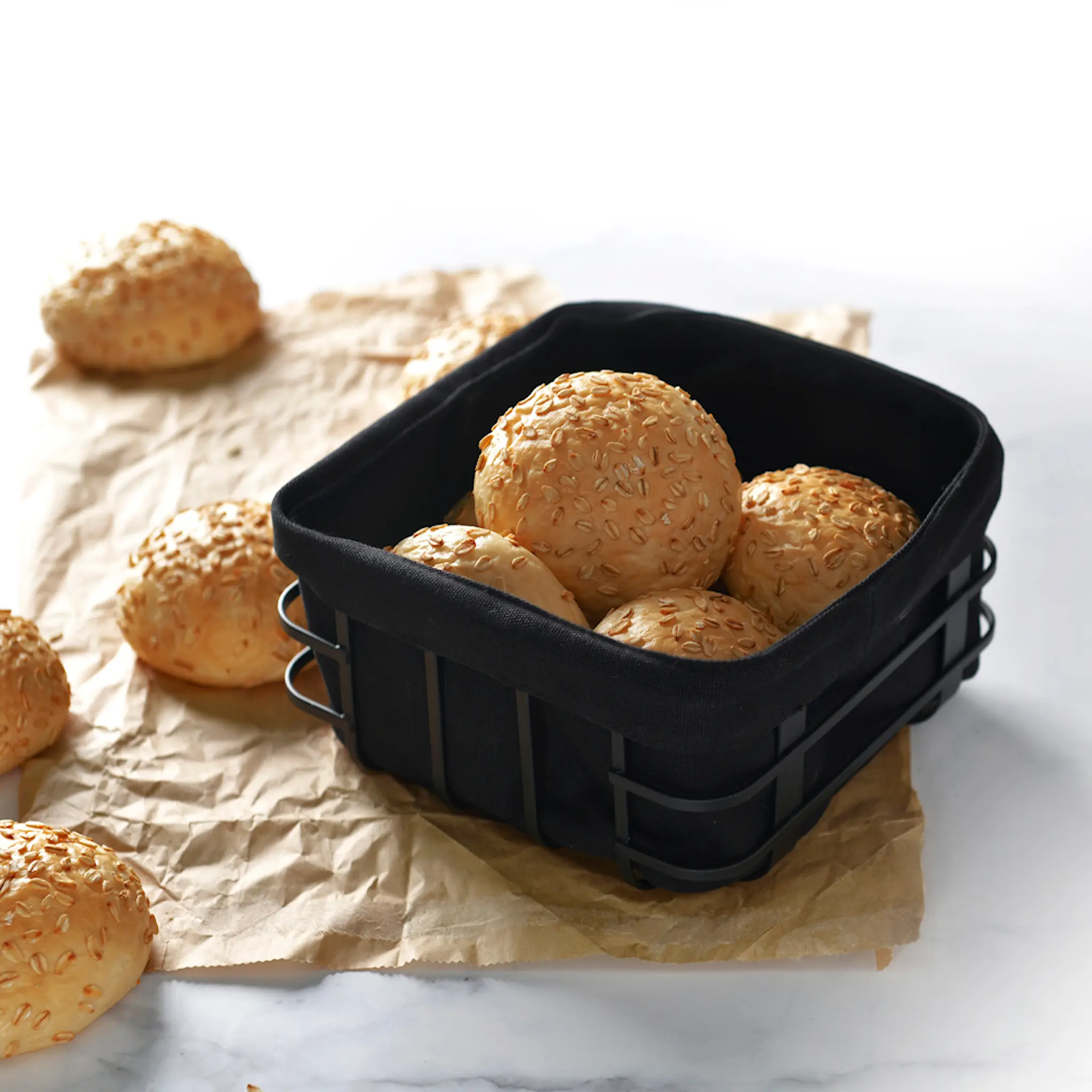 Modern House Lundi brödkorg 19x19 cm svart