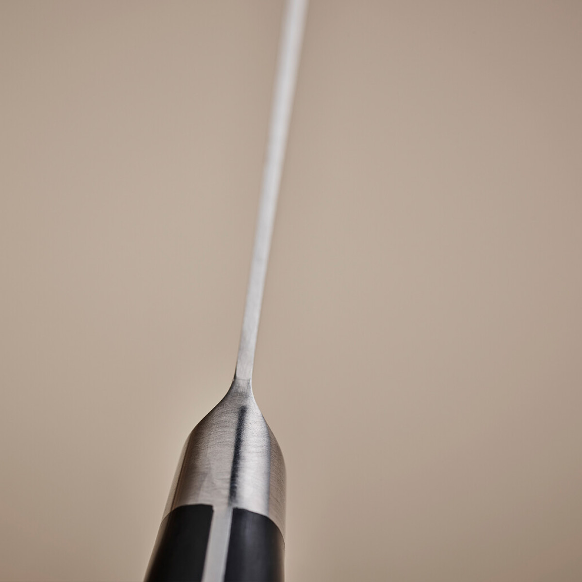 Sekiryu Master santokukniv med luftlommer 18 cm svart