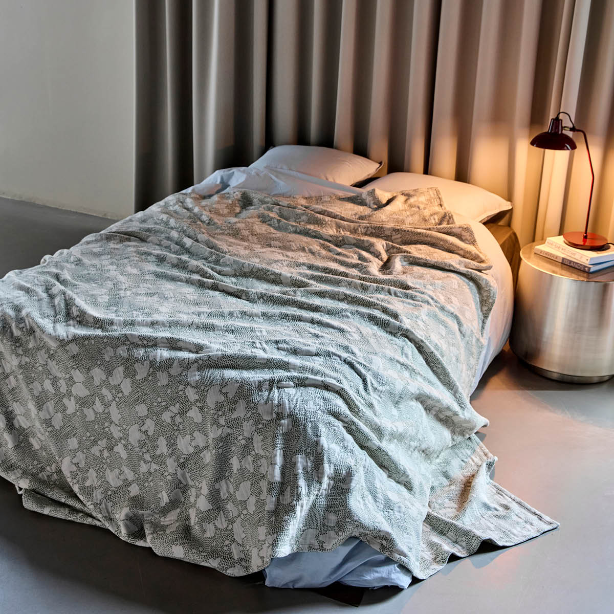 House Doctor Mori sängöverkast i bomull 250x250 cm offwhite/kaki