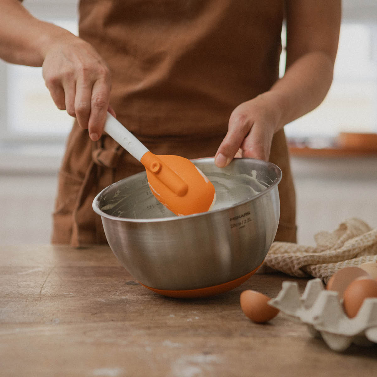 Fiskars Functional Form sleiv/slikkepott 34,4 cm hvit/oransje