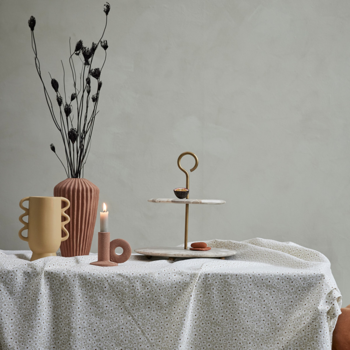 Lene Bjerre Ellia kakfat 2 våningar 35 cm sand