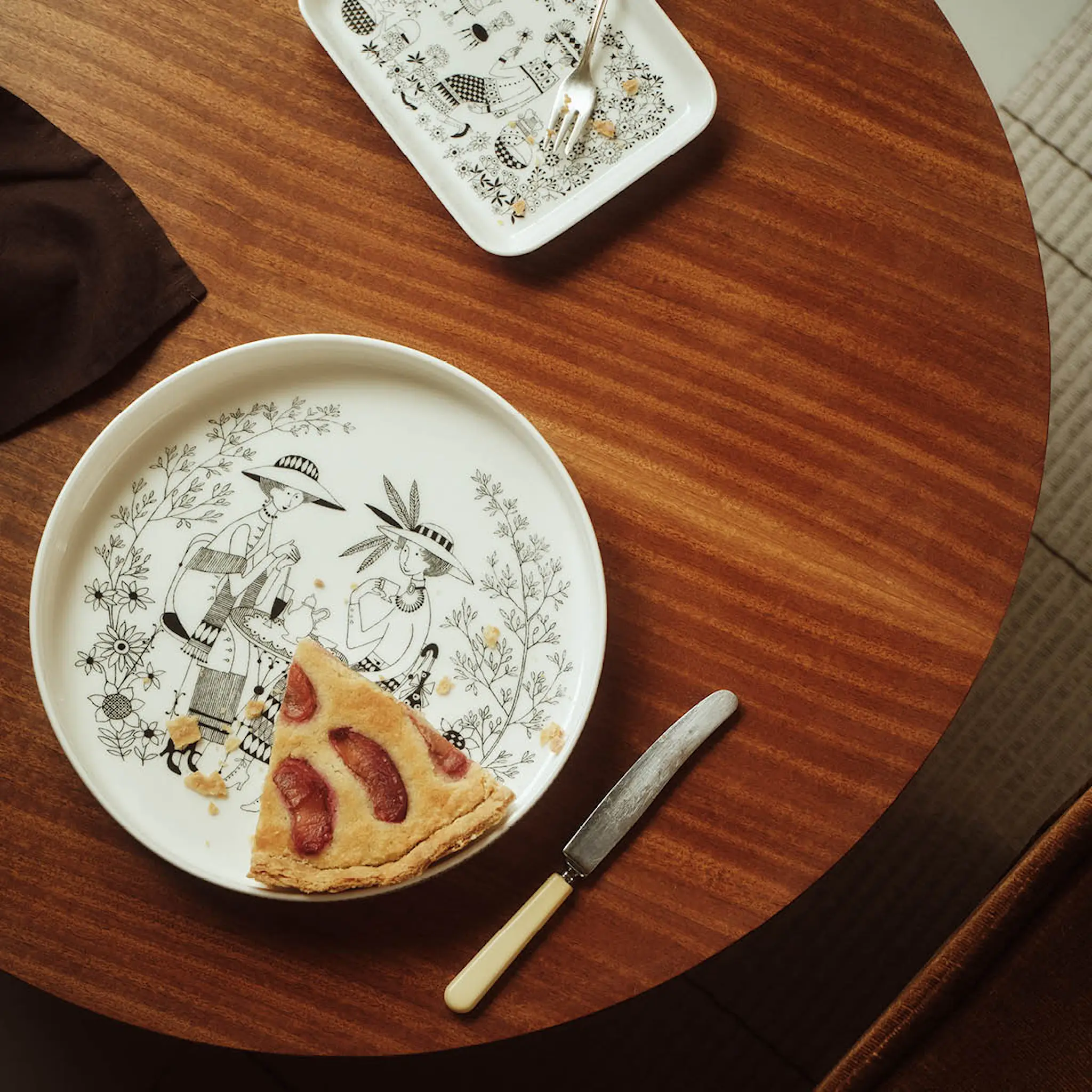 Arabia Emilia pajform 28 cm vit