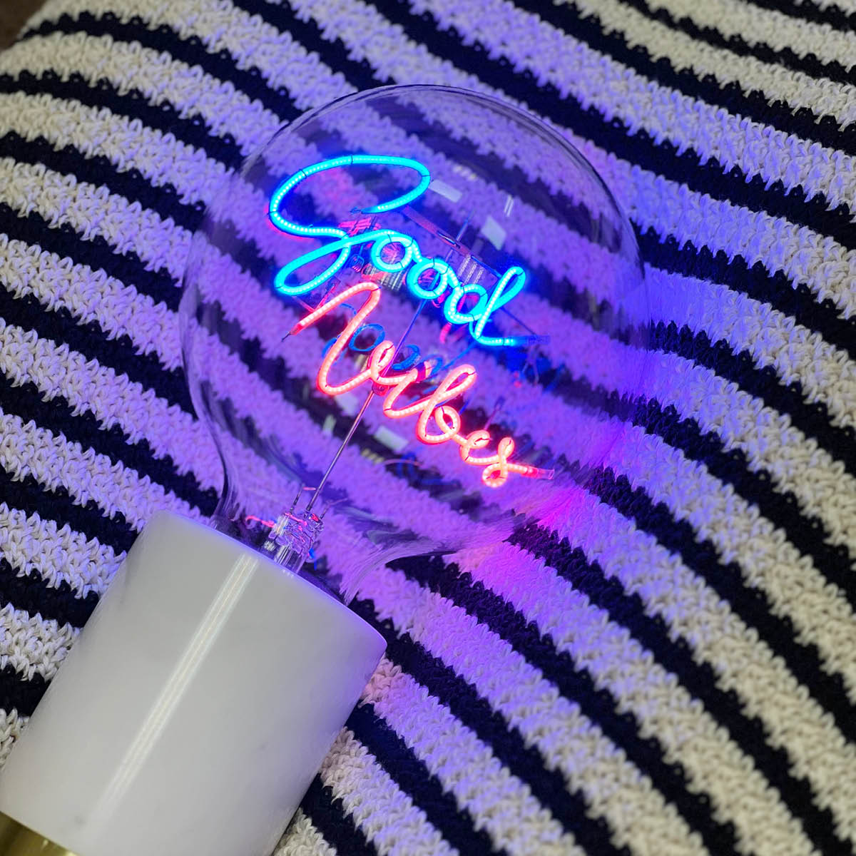 Elements Lighting MITB glödlampa LED 17 cm Good Vibes blå/röd