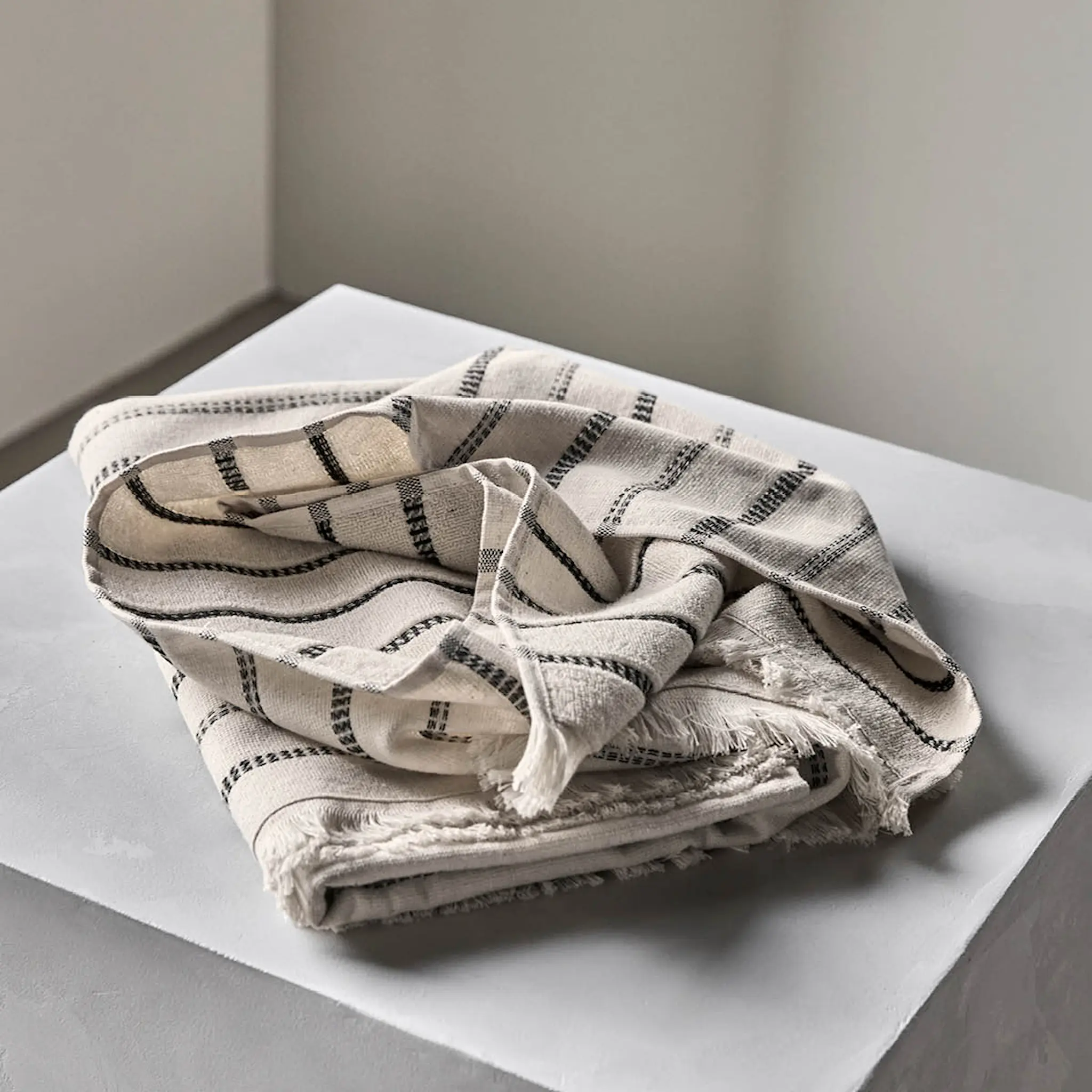 Meraki Handduk 70x140 cm offwhite/svart