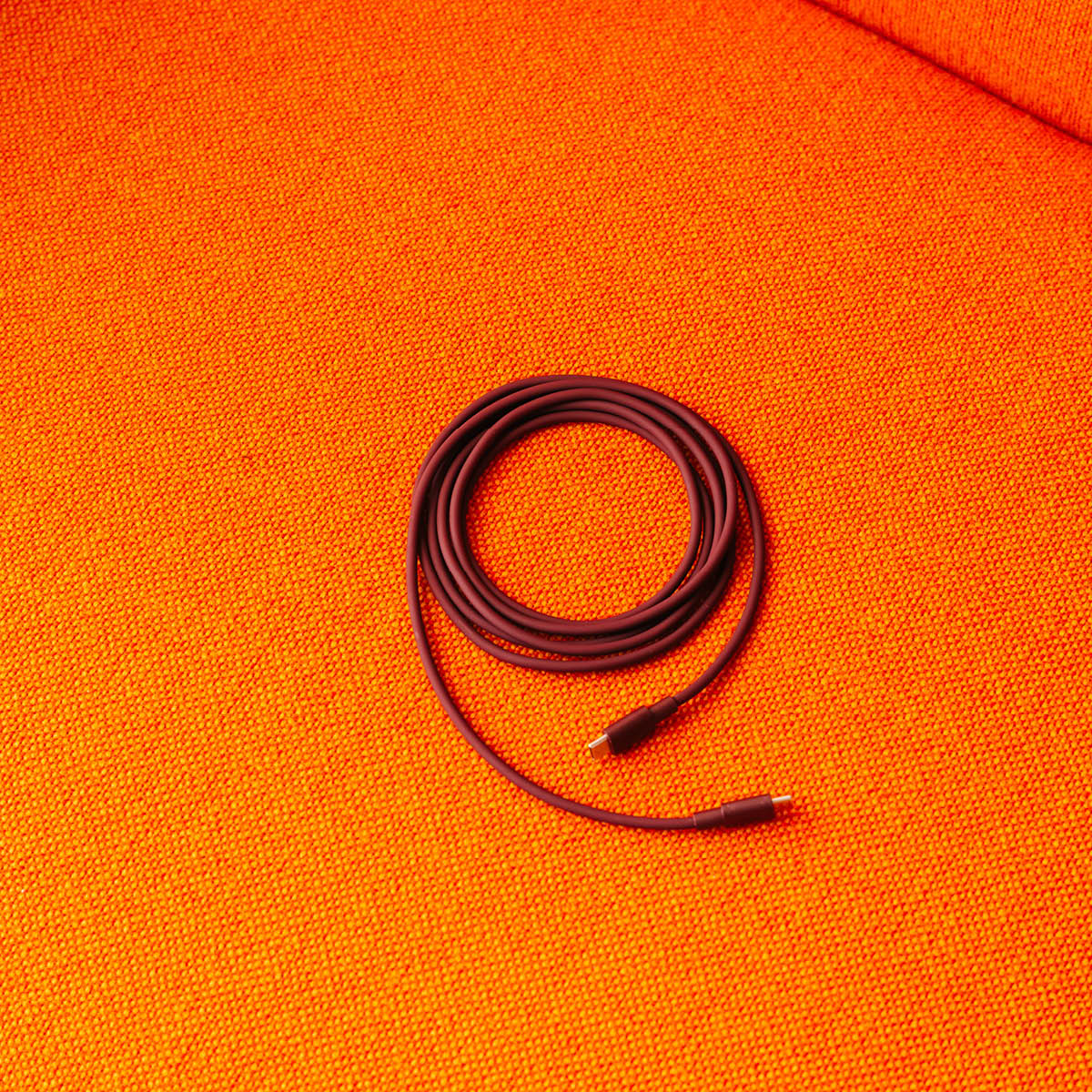 Avolt Cable 1 Bauhaus Archiv USB-C Latauskaapeli 2 m Mulberry Red