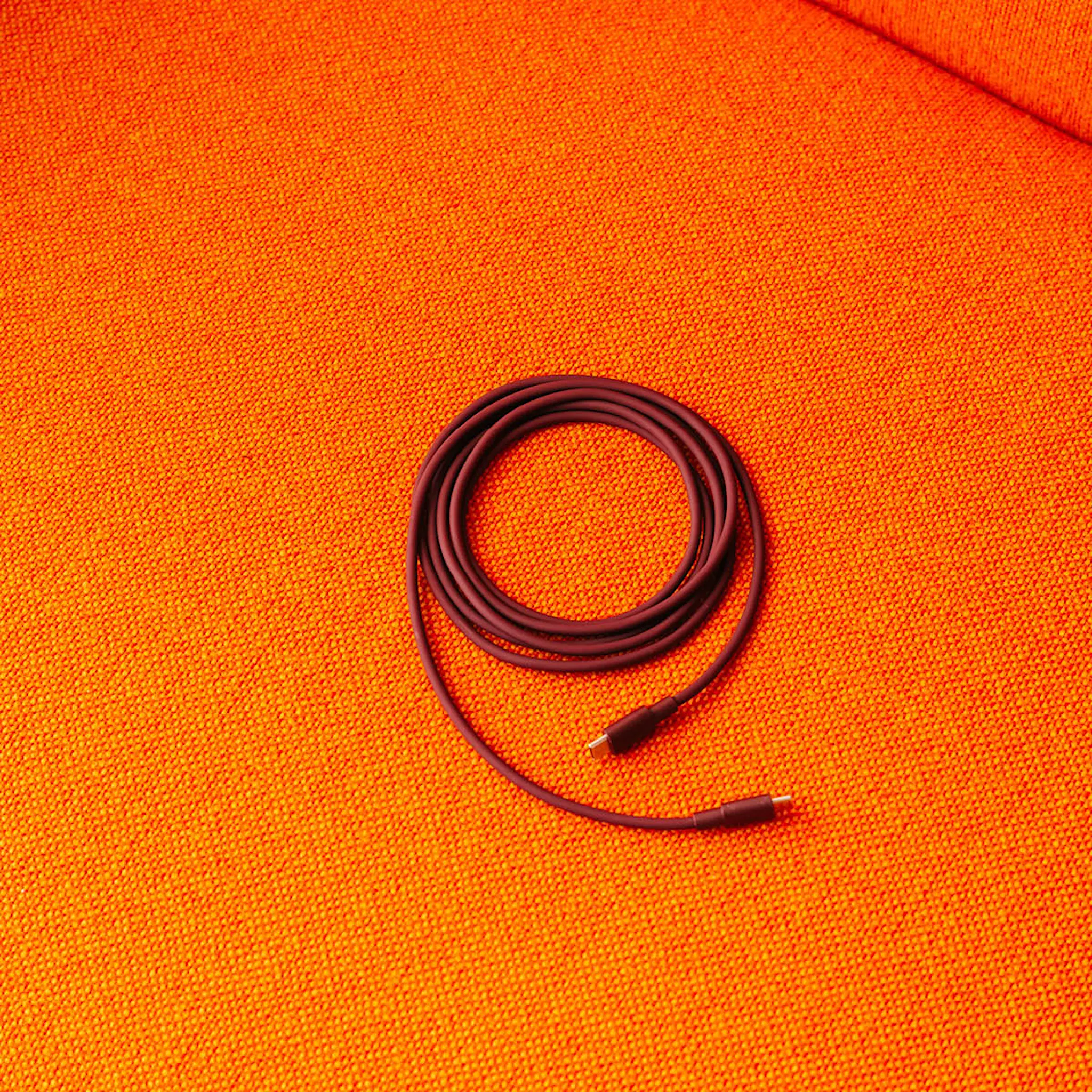 Avolt Cable 1 Bauhaus Archiv USB-C Latauskaapeli 2 m Mulberry Red