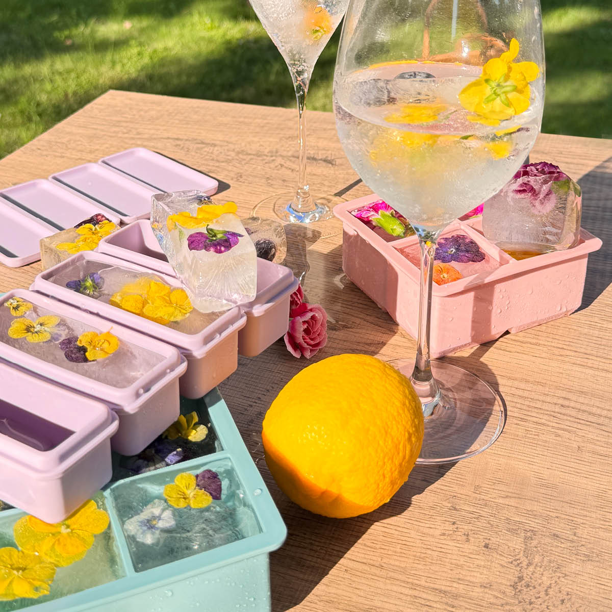 Modern House Ice isform för 8 stora isbitar blå