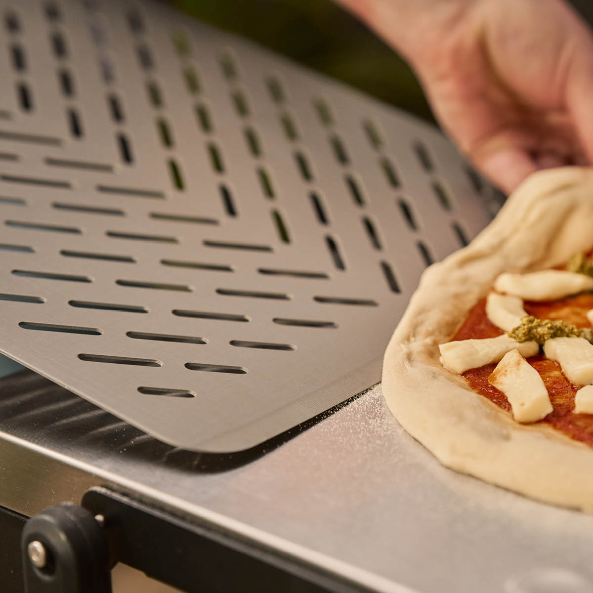 Ooni Pizzaspade perforerad 30 cm valnöt
