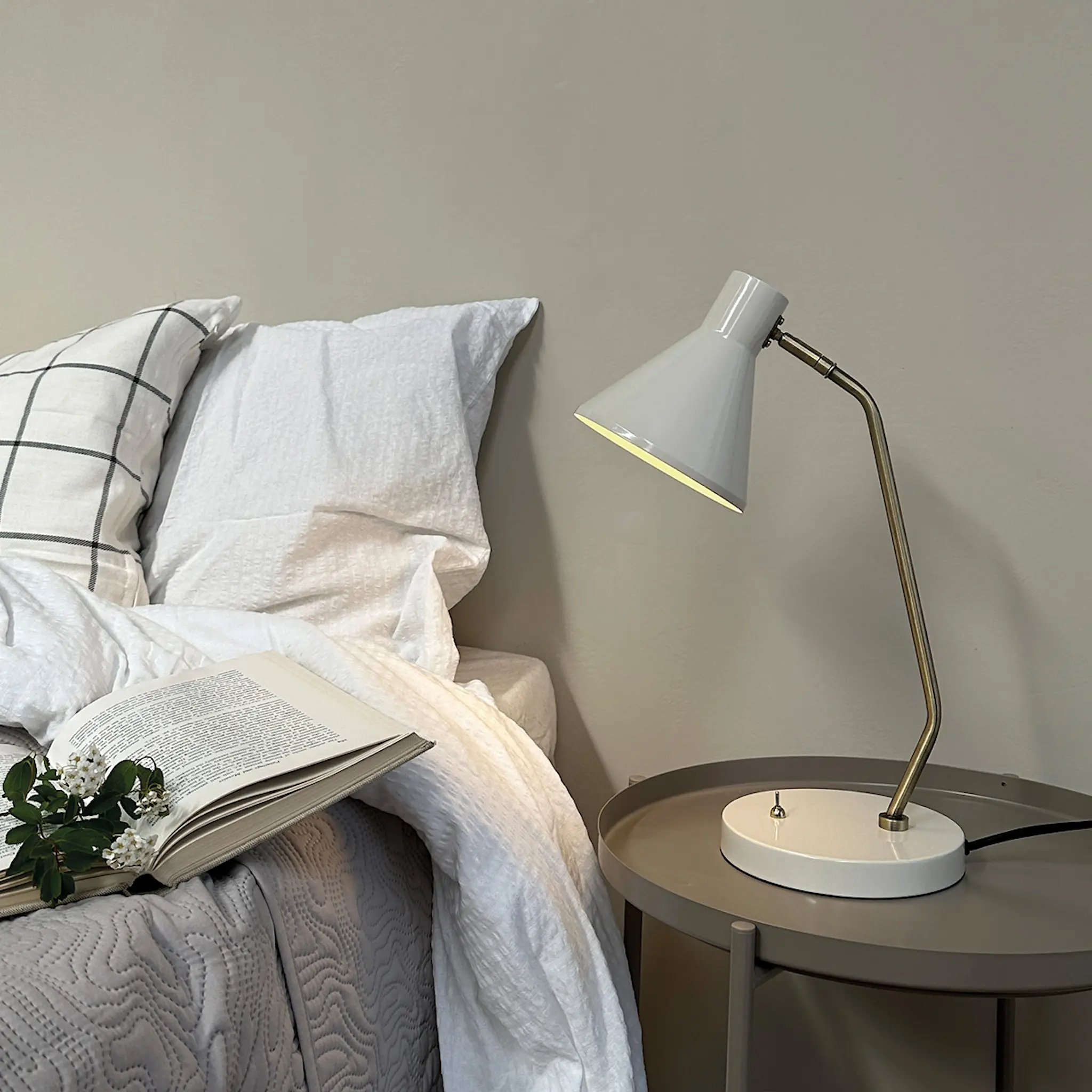 Dyberg Larsen Sleep bordslampa 43,3 cm vit