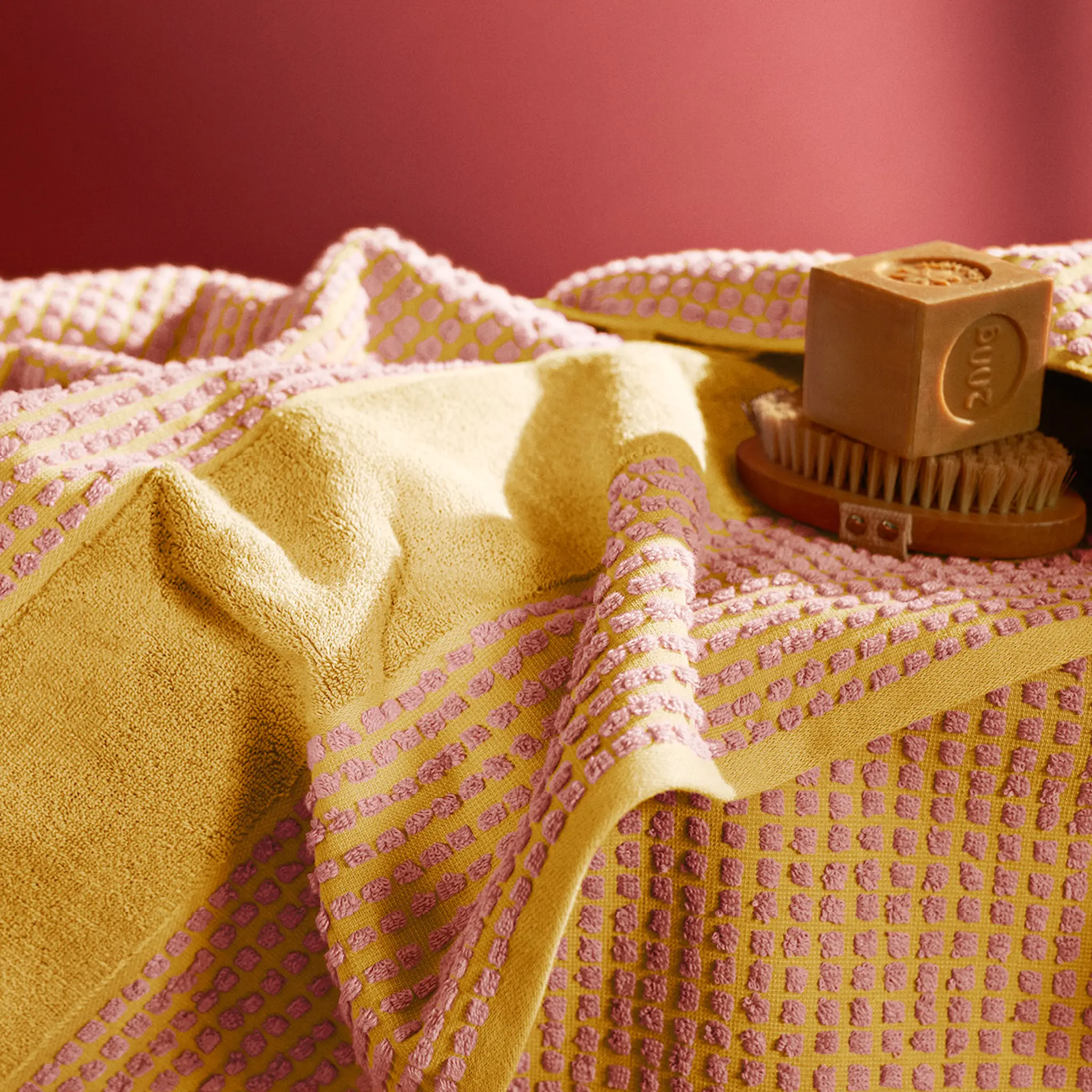Juna Check handduk 70x140 cm gul/rosa