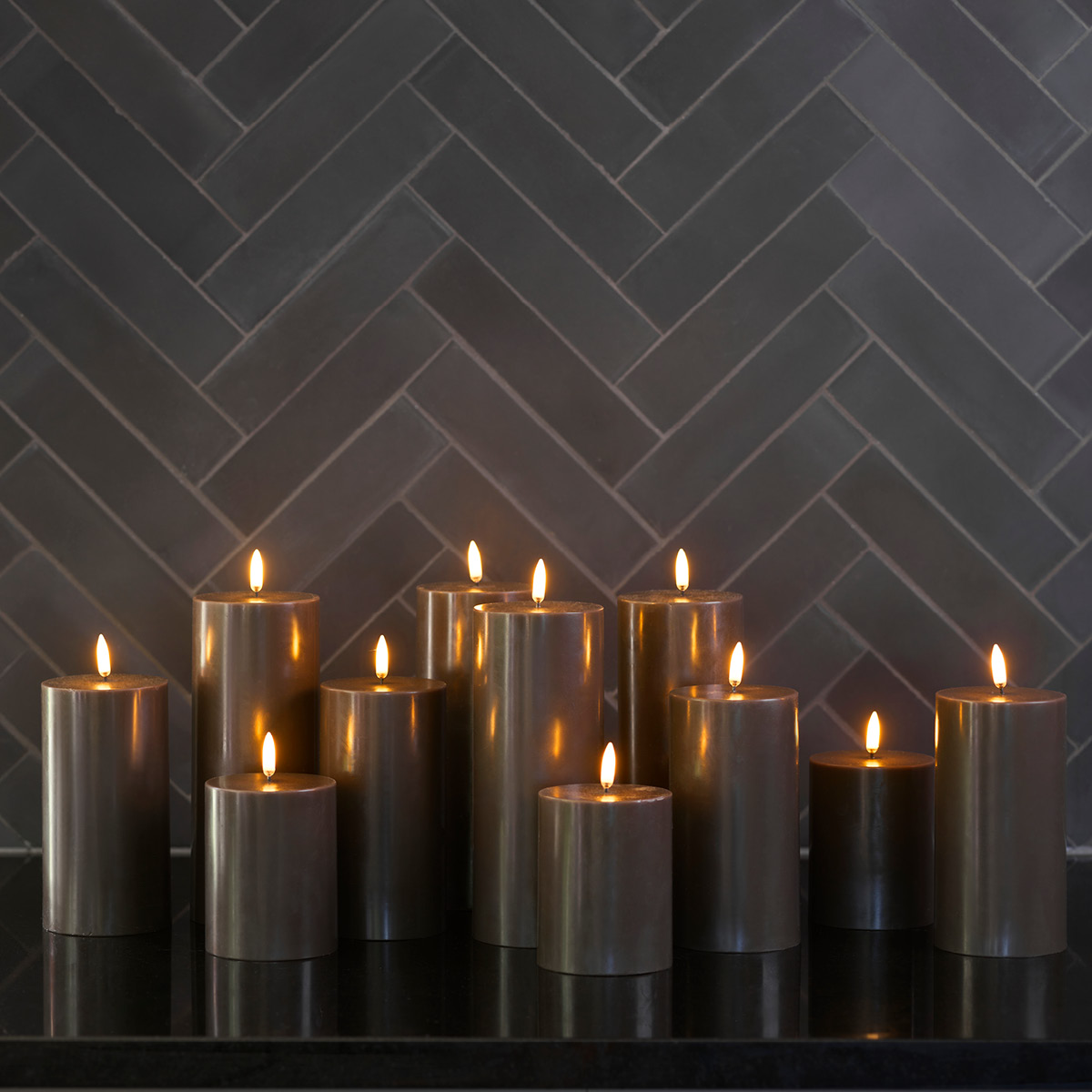 Uyuni Lighting Halvor Bakke LED blockljus 7,8x10 cm mörkgrå