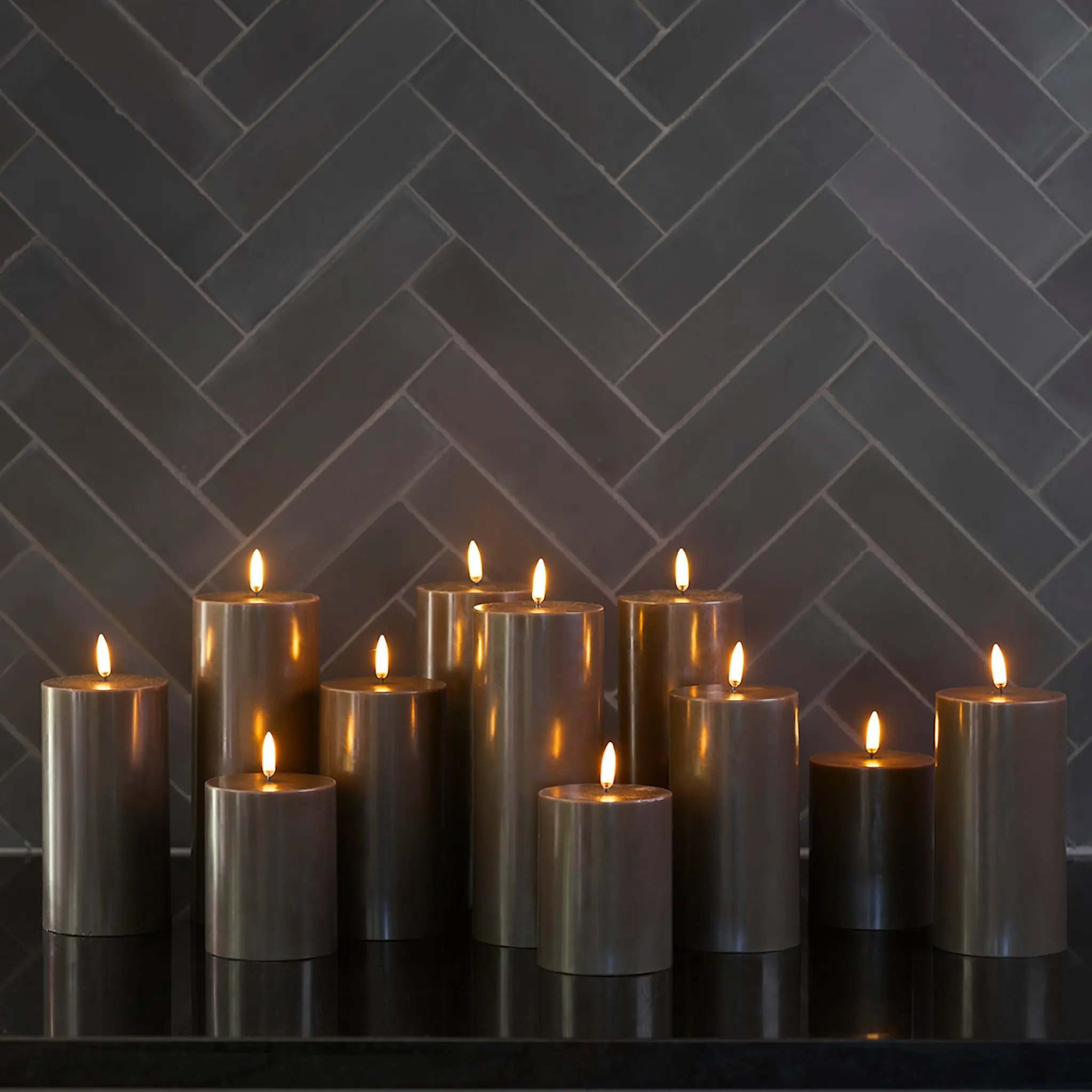 Uyuni Lighting Halvor Bakke LED blockljus 7,8x10 cm mörkgrå