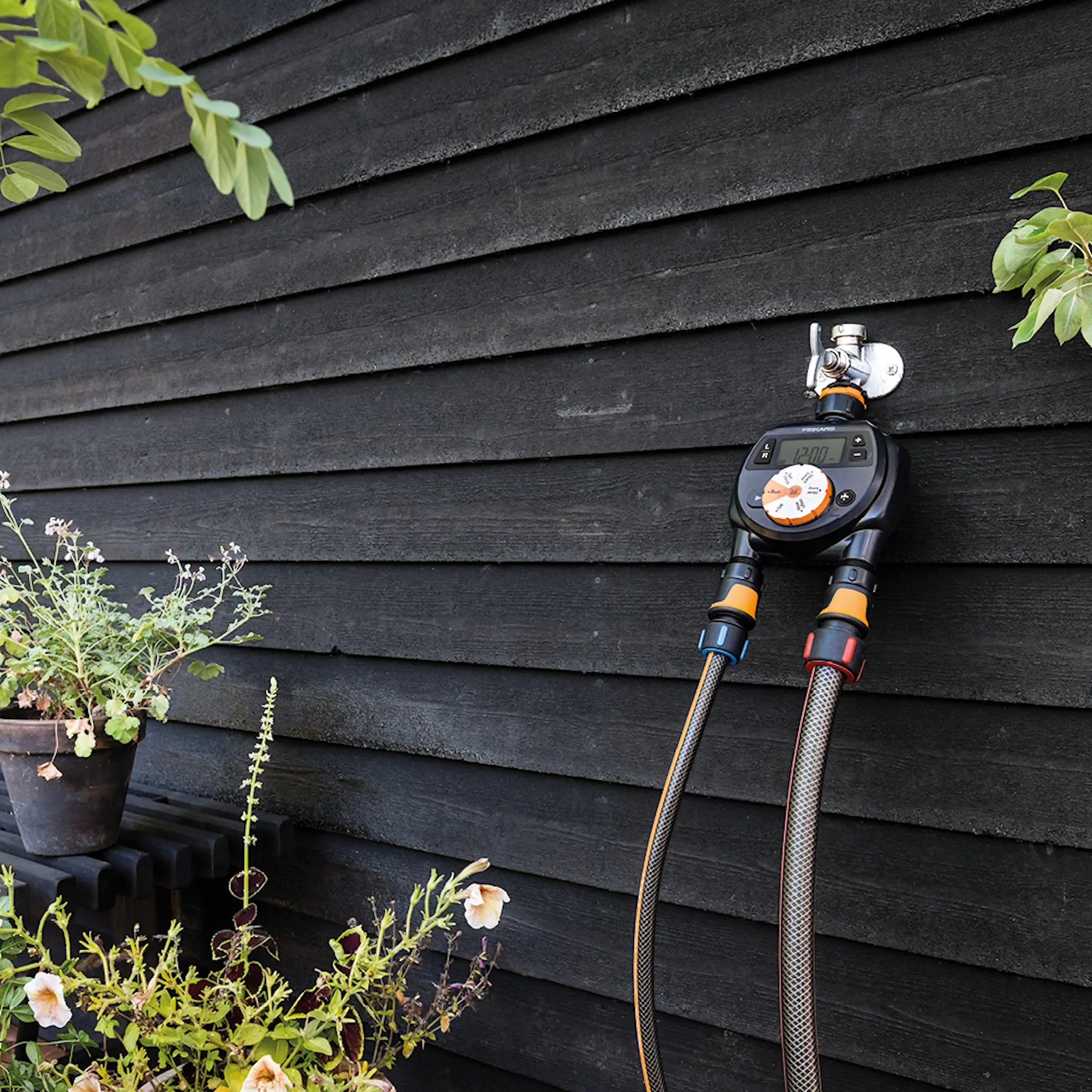 Fiskars Vattningstimer dubbel till vattenslang svart