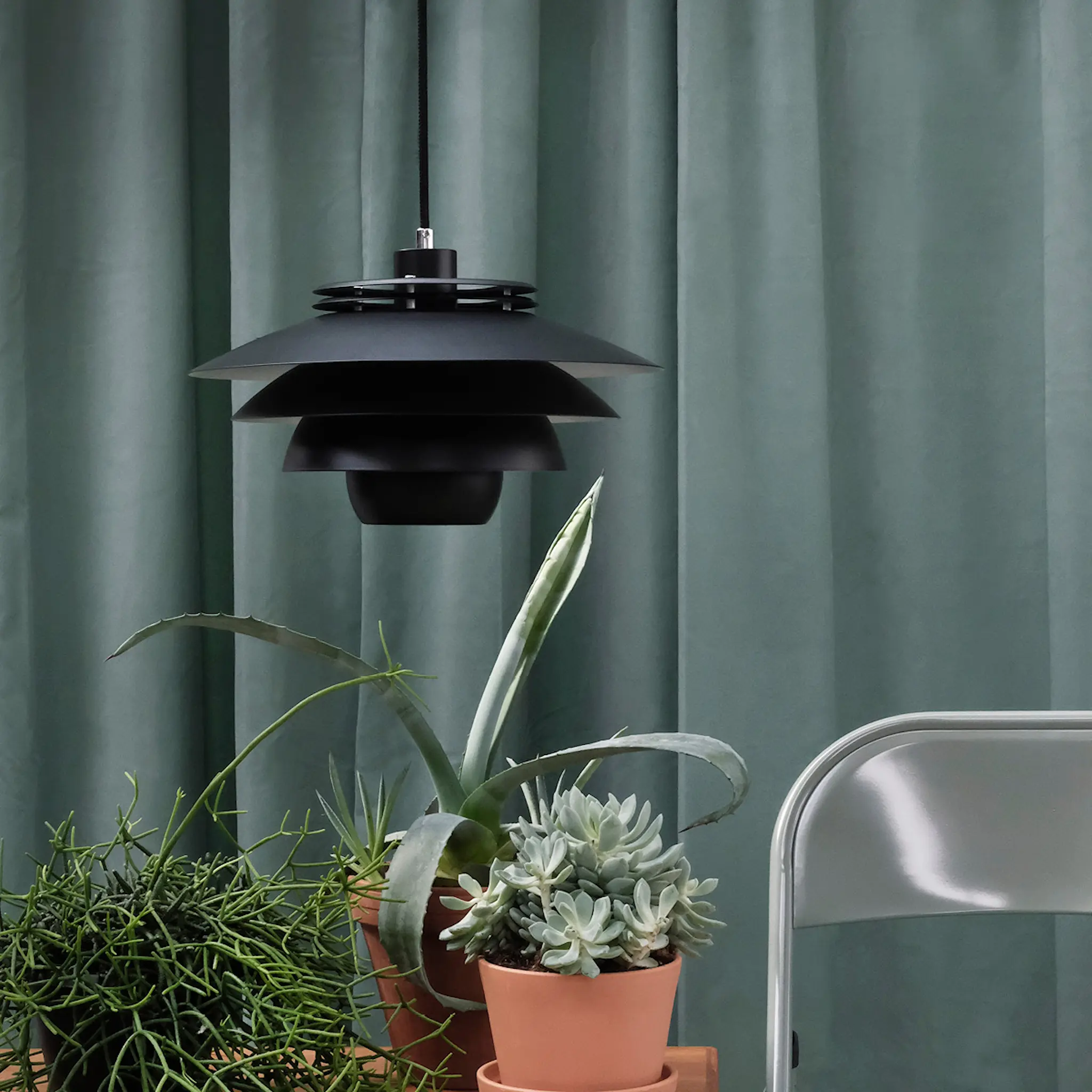 Dyberg Larsen EJKA pendellampa 20 cm svart