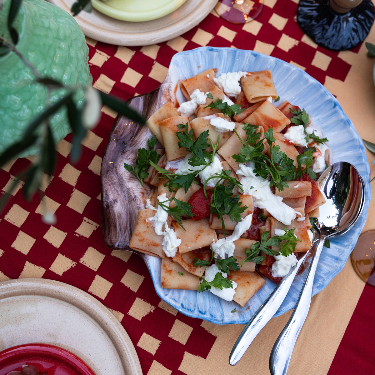 ByOn Armona Tarjoiluastia 32 cm Vaaleansininen