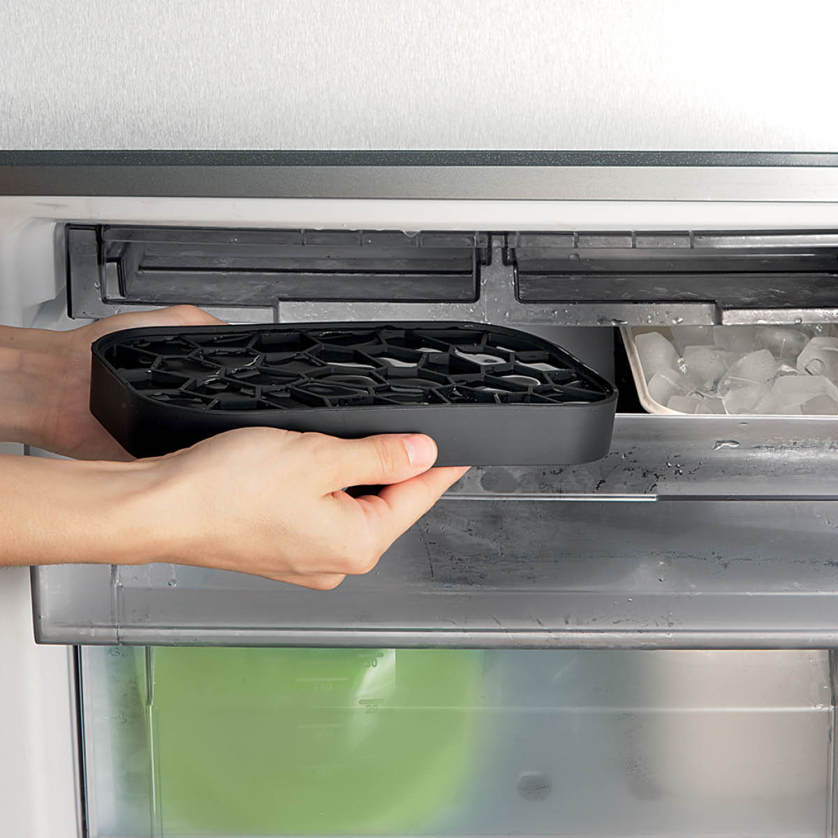 Lékué Ice Box isform och islåda för isbitar svart