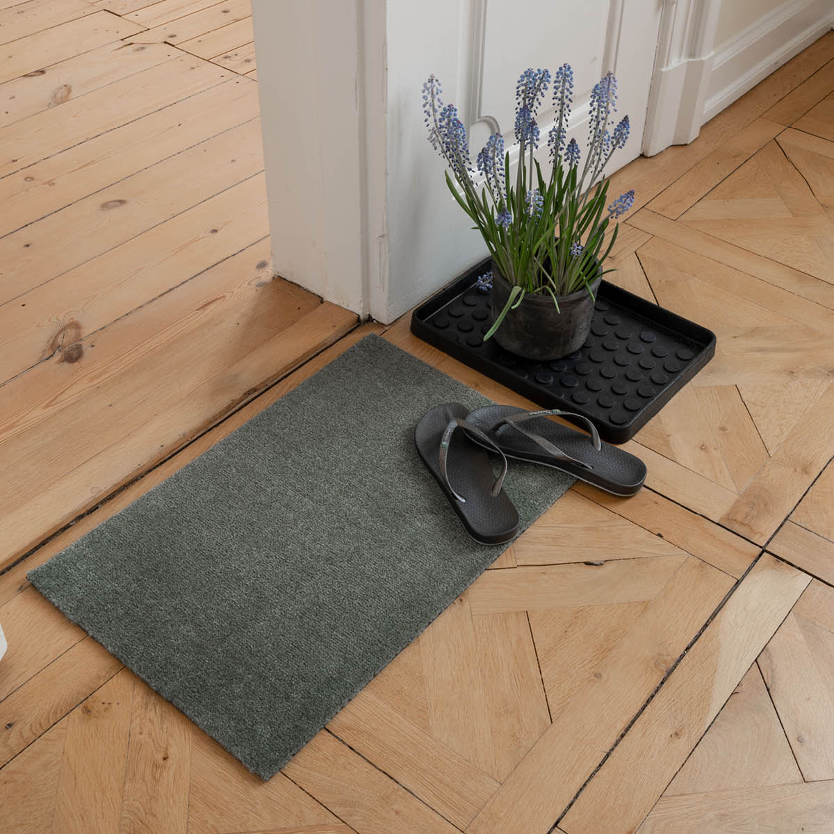 Tica Copenhagen Dot skobricka liten 28x38x3 cm svart