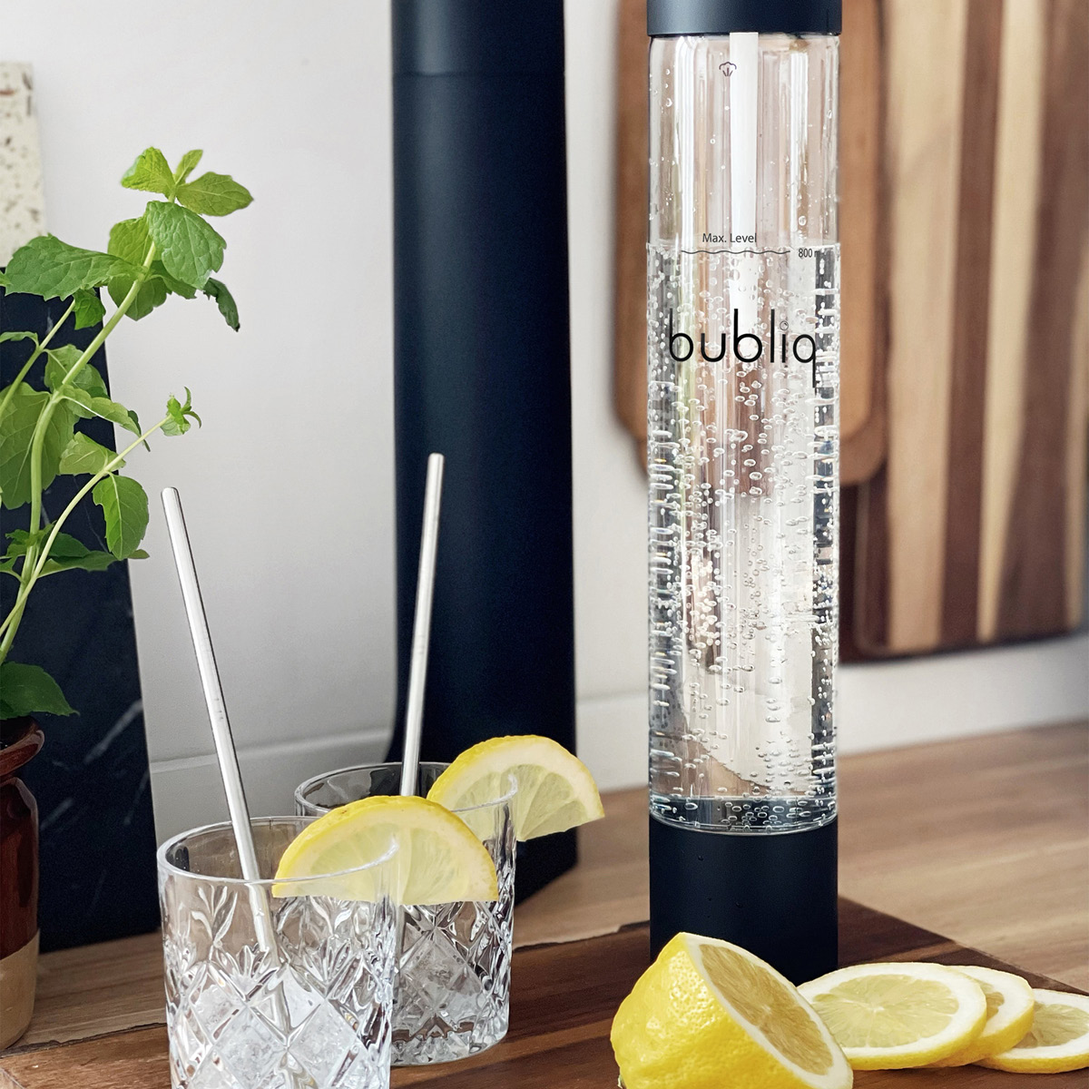 Bubliq Drink Pullo hiilihapotuslaitteeseen 800 ml Musta