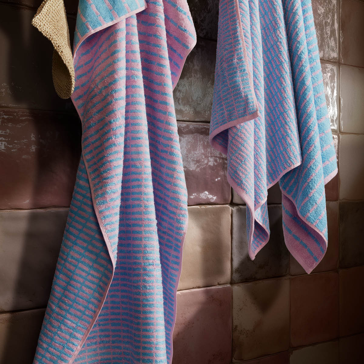 Juna Nuance handduk 70x140 cm ljusblå/rosa