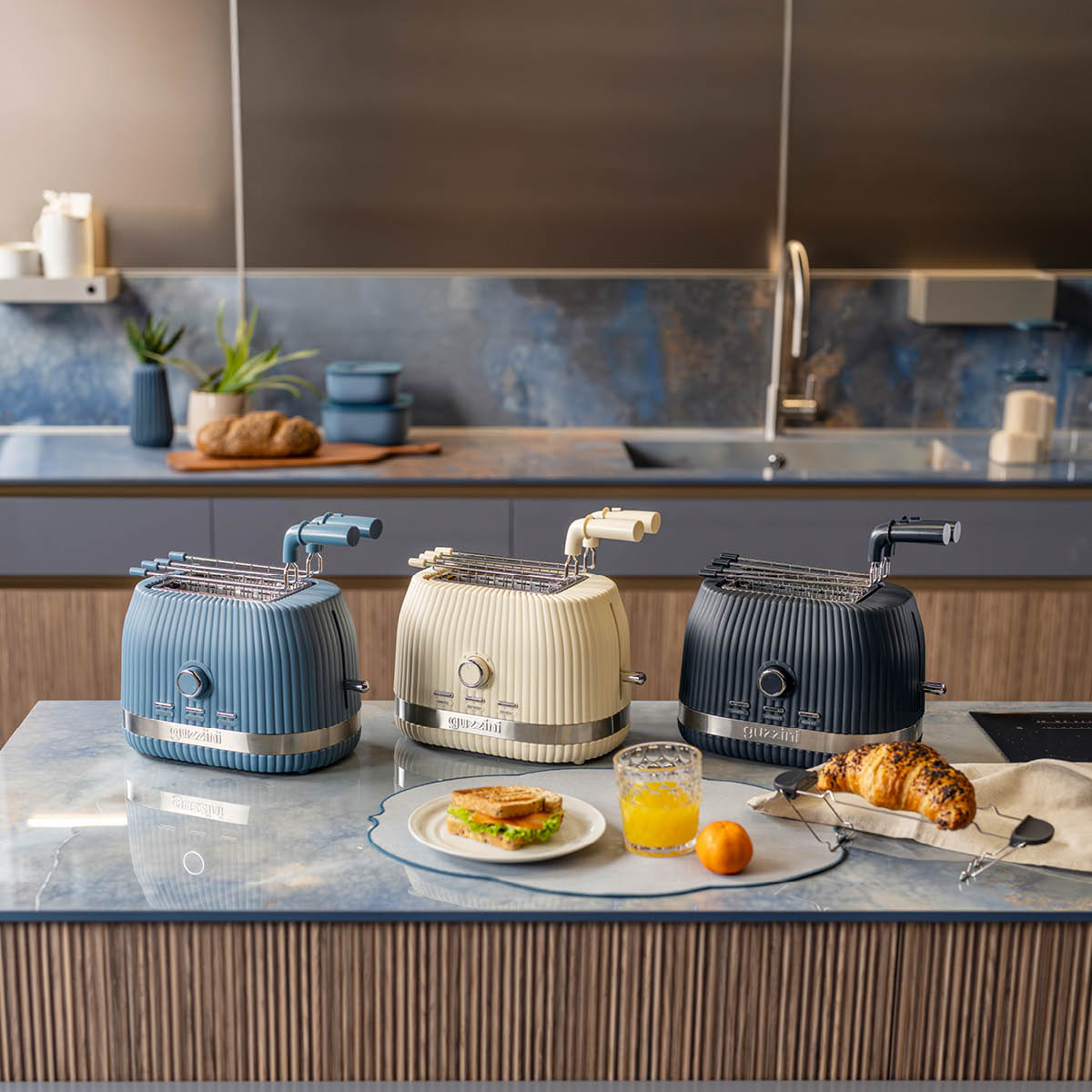 Guzzini Sous Chef brödrost 800W marinblå