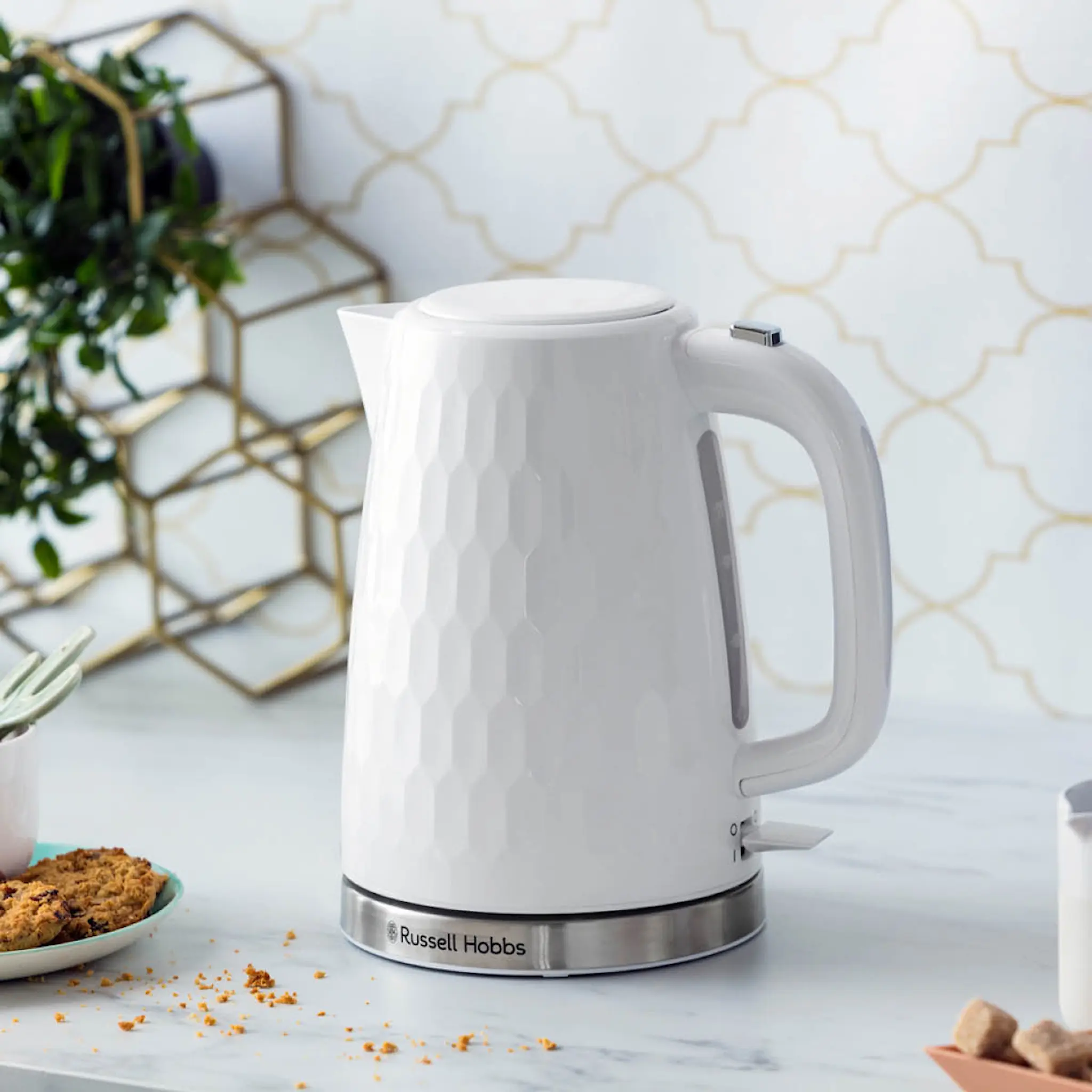 RUSSELL HOBBS Honeycomb vattenkokare 2605070 1,7 L 2400W vit