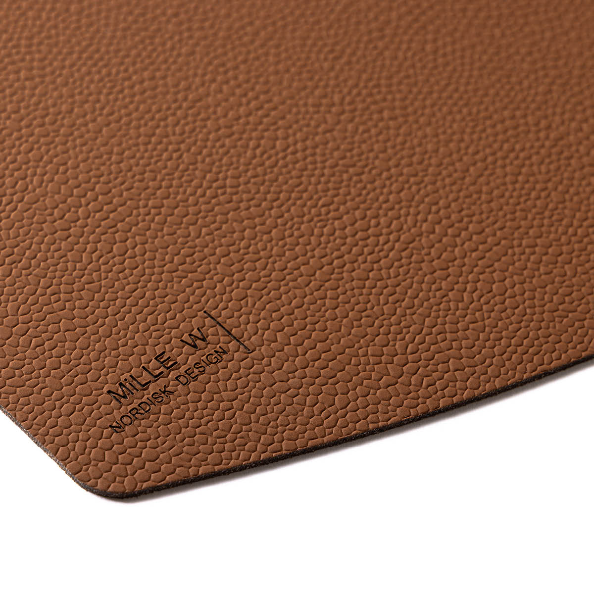 MiLLE W NORDISK DESIGN Ellips bordstablett 45x35 cm brun