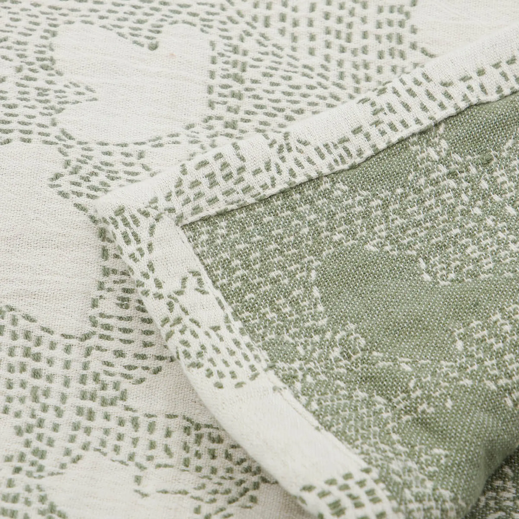 House Doctor Mori sängöverkast i bomull 220x140 cm offwhite/kaki