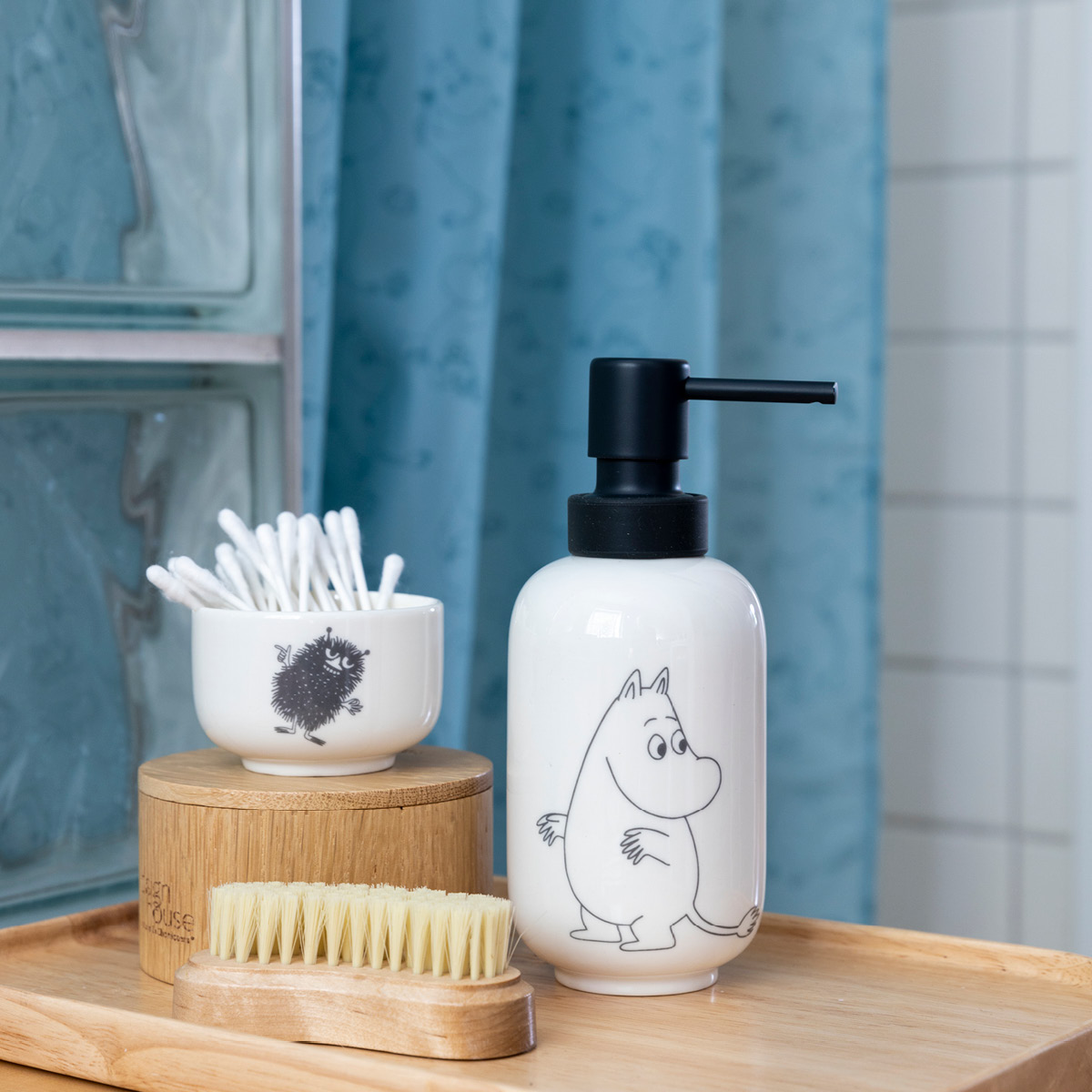 Dsignhouse x Moomin Mummi dusjforheng 180x200 cm blå