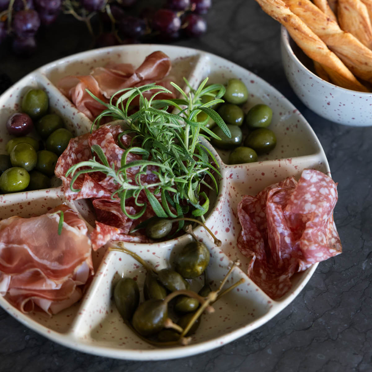 Sagaform Ditte serveringsfat 26x26x3,5 cm beige/burgunder