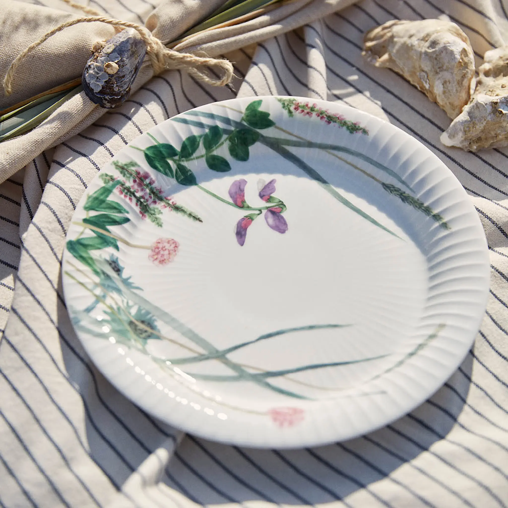 Kähler Hammershøi Summer Lautanen 22 cm Coastal flower