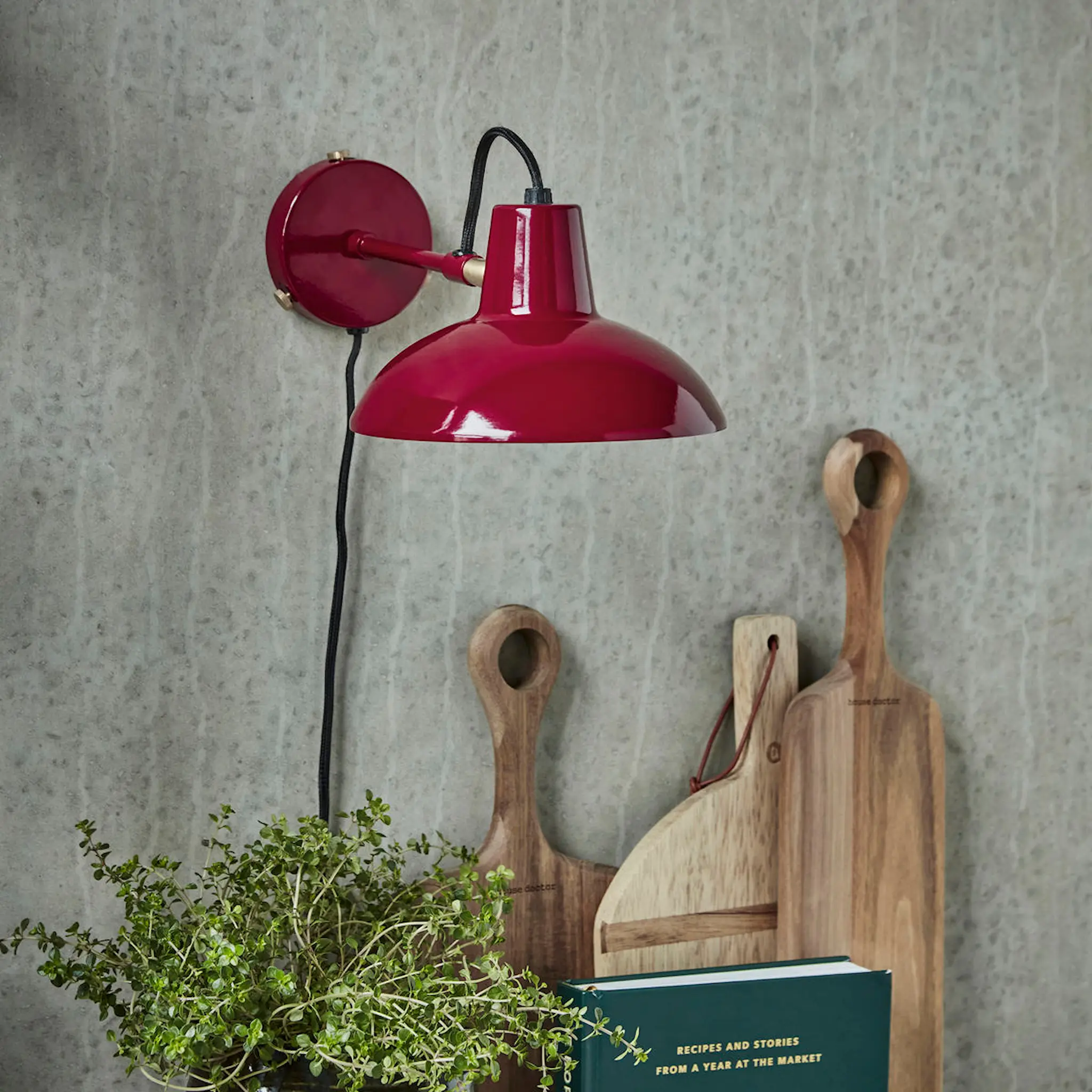 House Doctor Desk vägglampa 30x18 cm röd