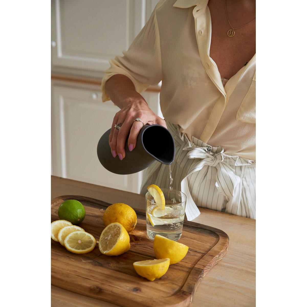 Aida RAW Teak skjærebrett m/saftrille 45x33x2 cm