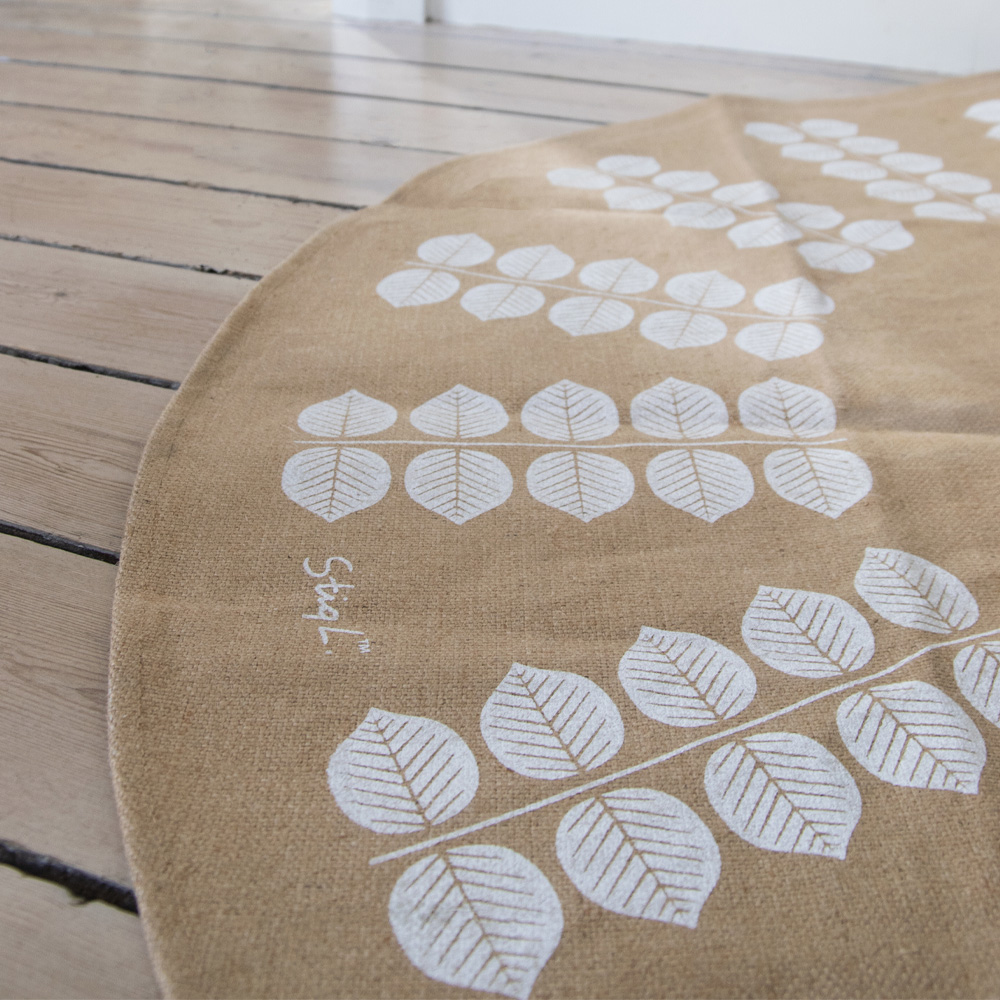 Pluto Teppe jute bladmønster 110 cm beige